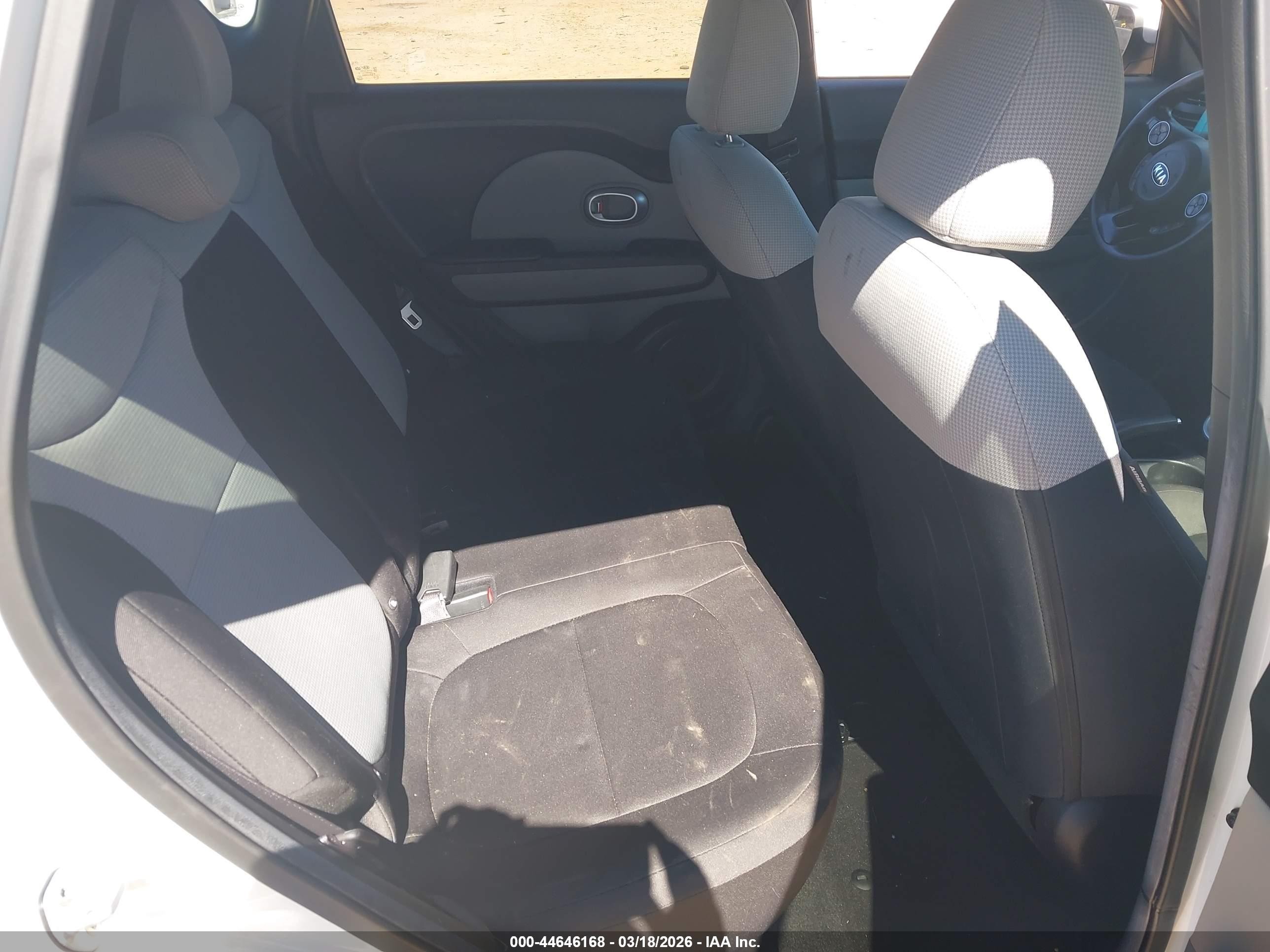 2015 Kia Soul Белый vin: KNDJN2A21F7137336