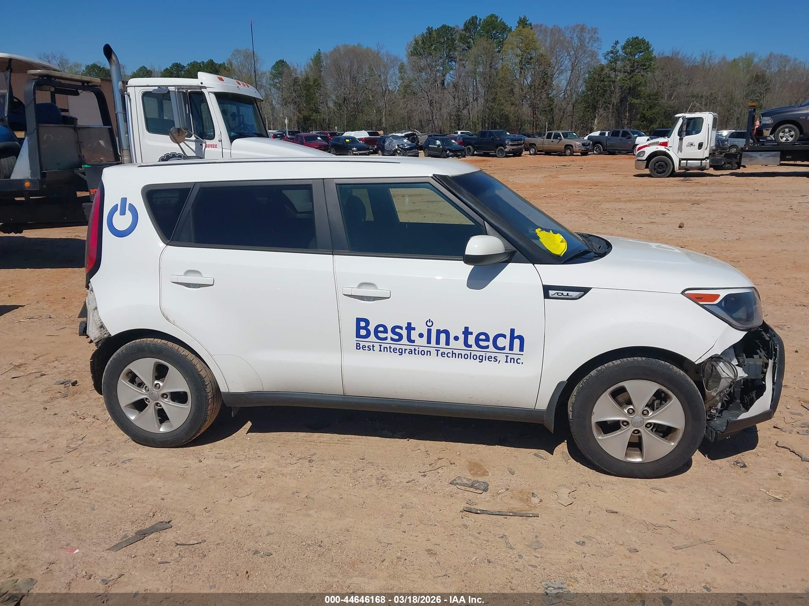2015 Kia Soul Белый vin: KNDJN2A21F7137336