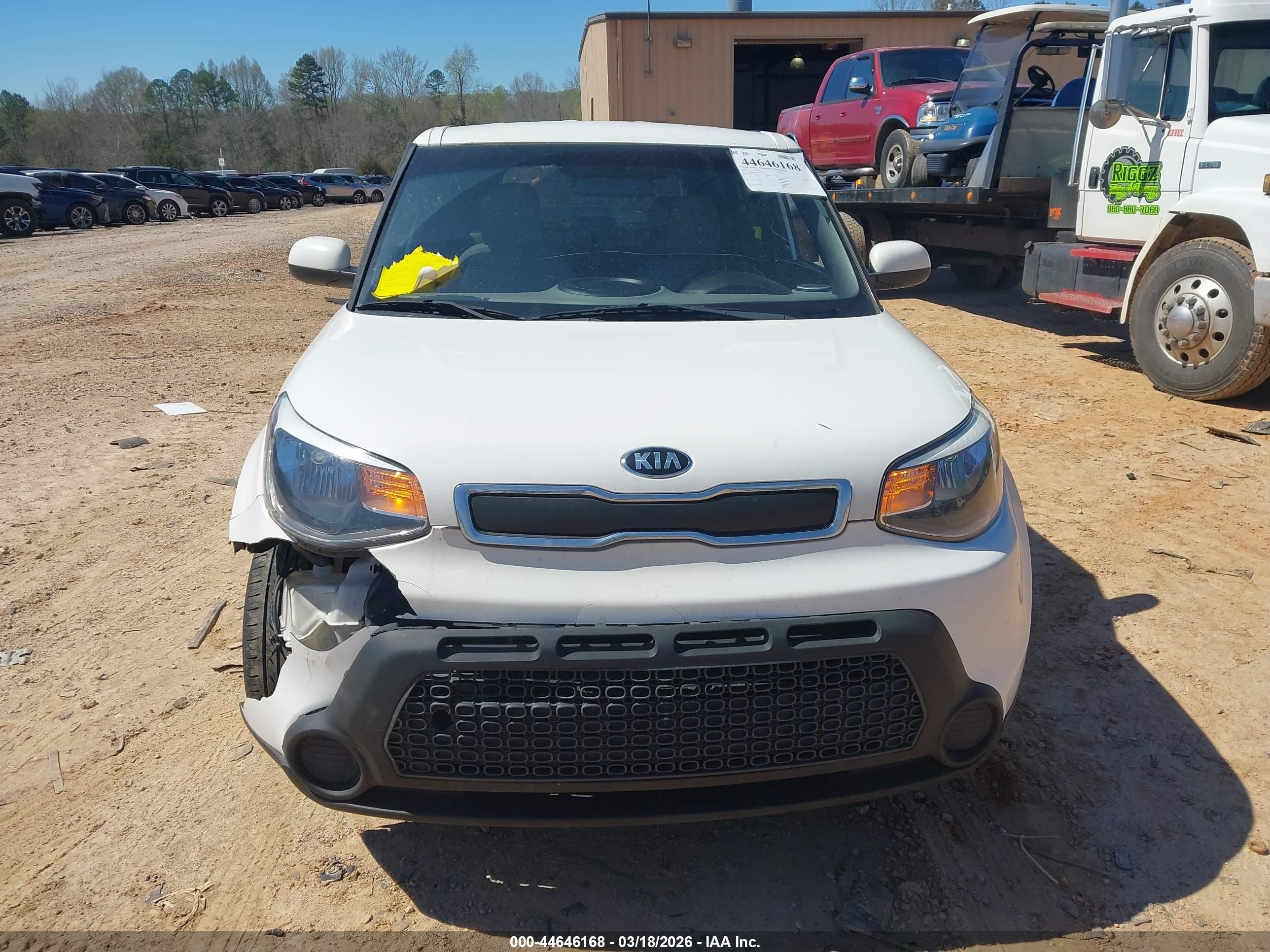 2015 Kia Soul Белый vin: KNDJN2A21F7137336