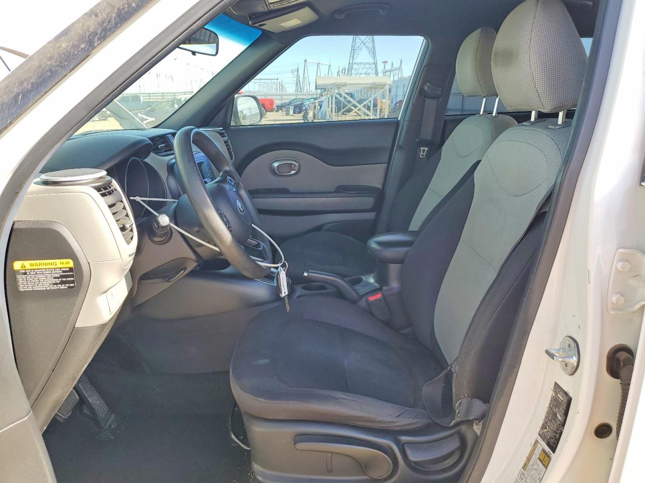2015 Kia Soul Base White vin: KNDJN2A21F7153133