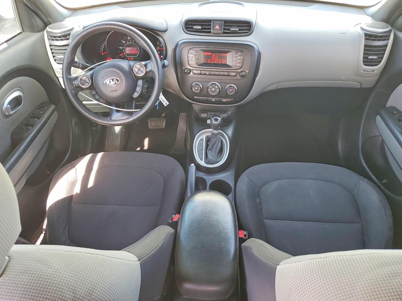 2015 Kia Soul Base White vin: KNDJN2A21F7153133