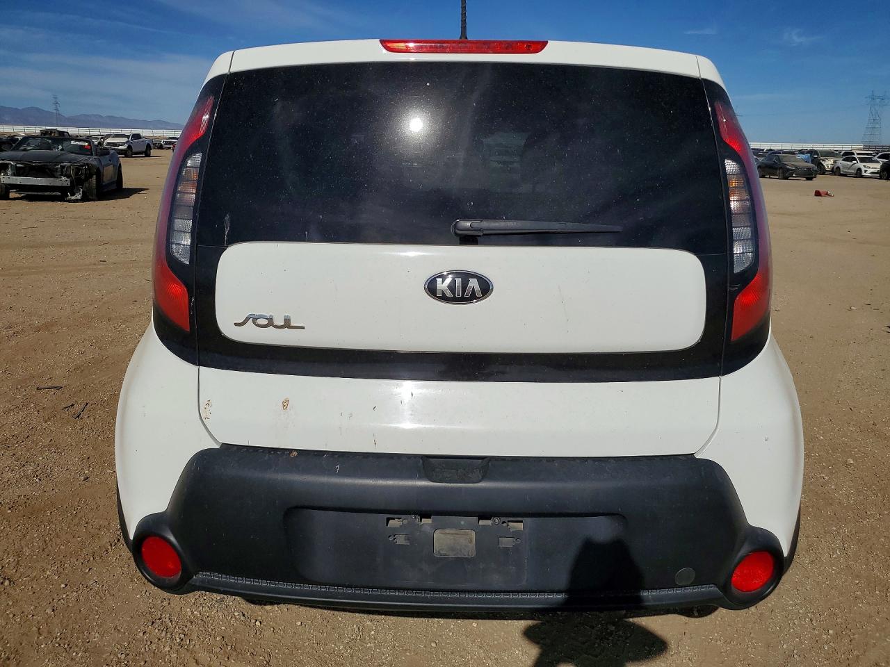 2015 Kia Soul Base White vin: KNDJN2A21F7153133