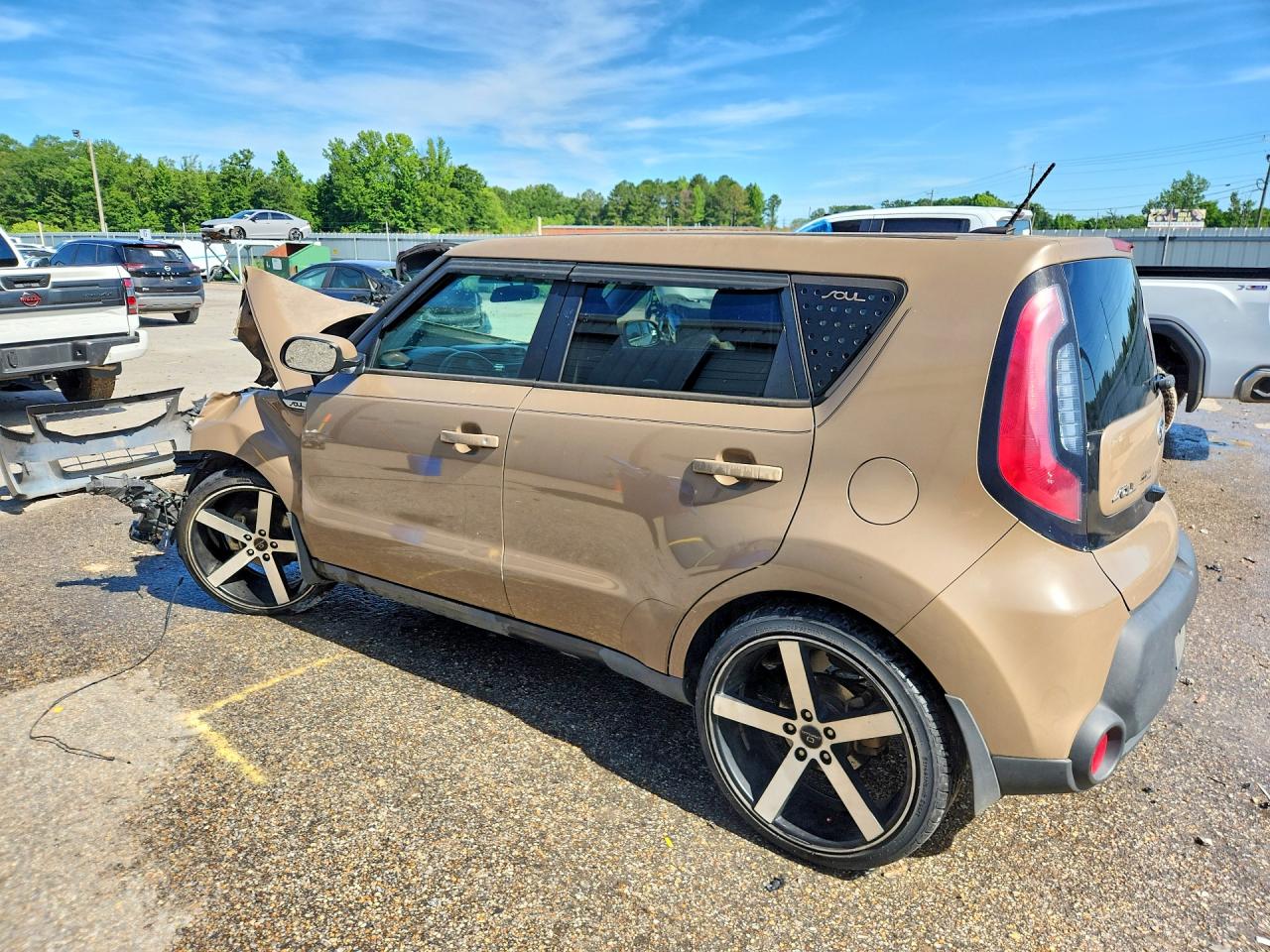 2015 Kia Soul Base Brown vin: KNDJN2A21F7164469