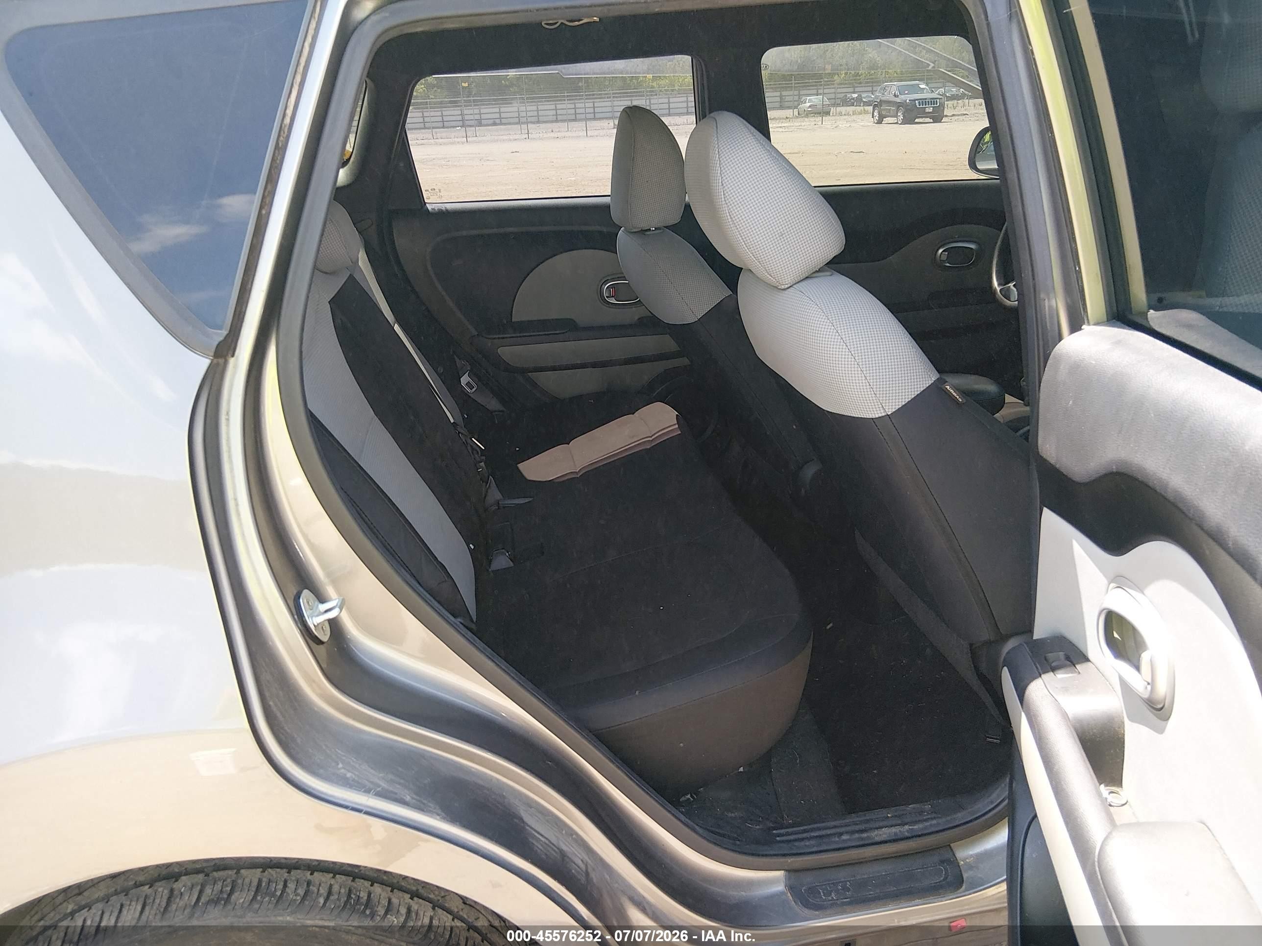 2015 Kia Soul   Gray vin: KNDJN2A21F7168036
