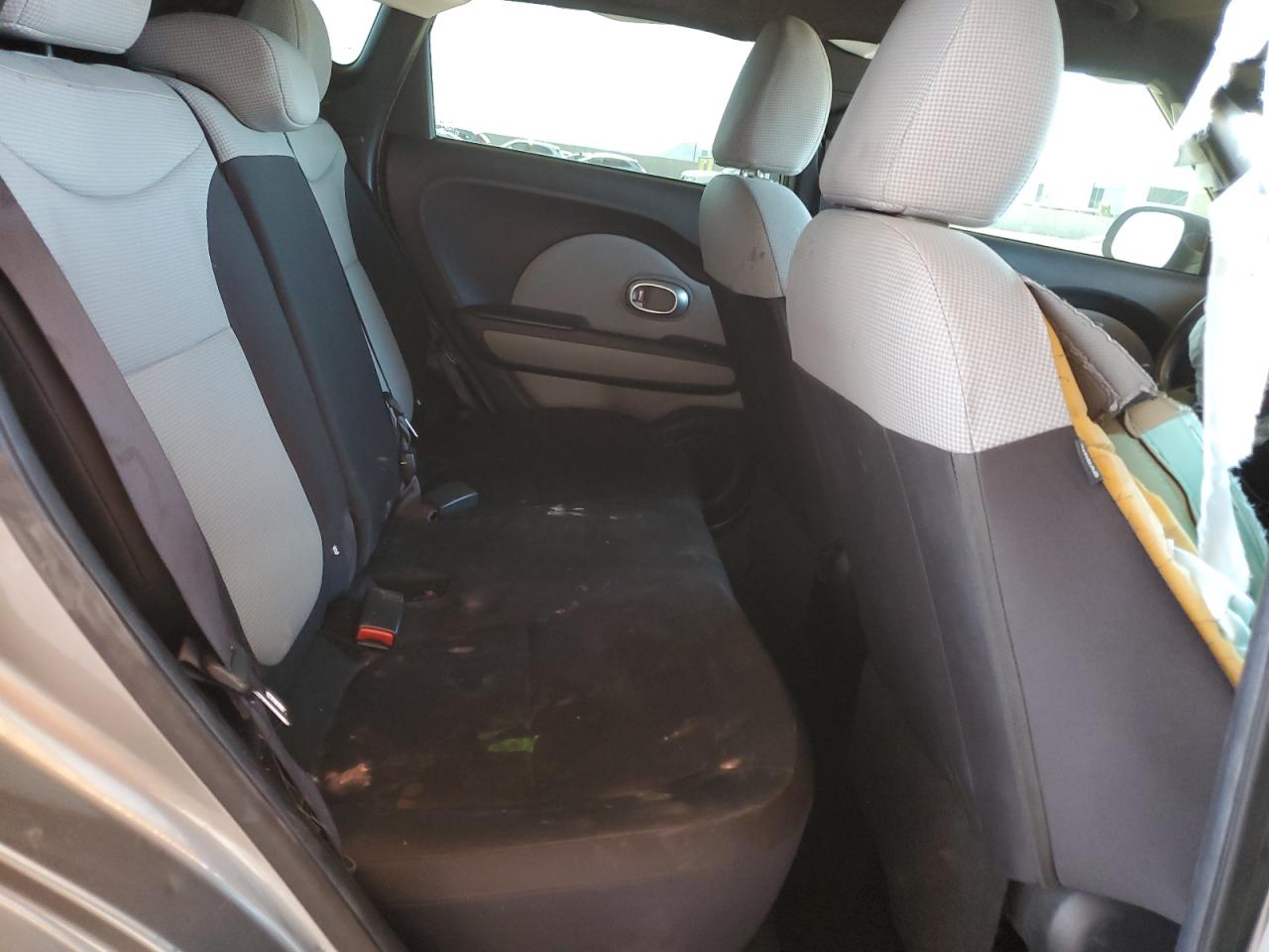 2015 Kia Soul Base Gold vin: KNDJN2A21F7173284
