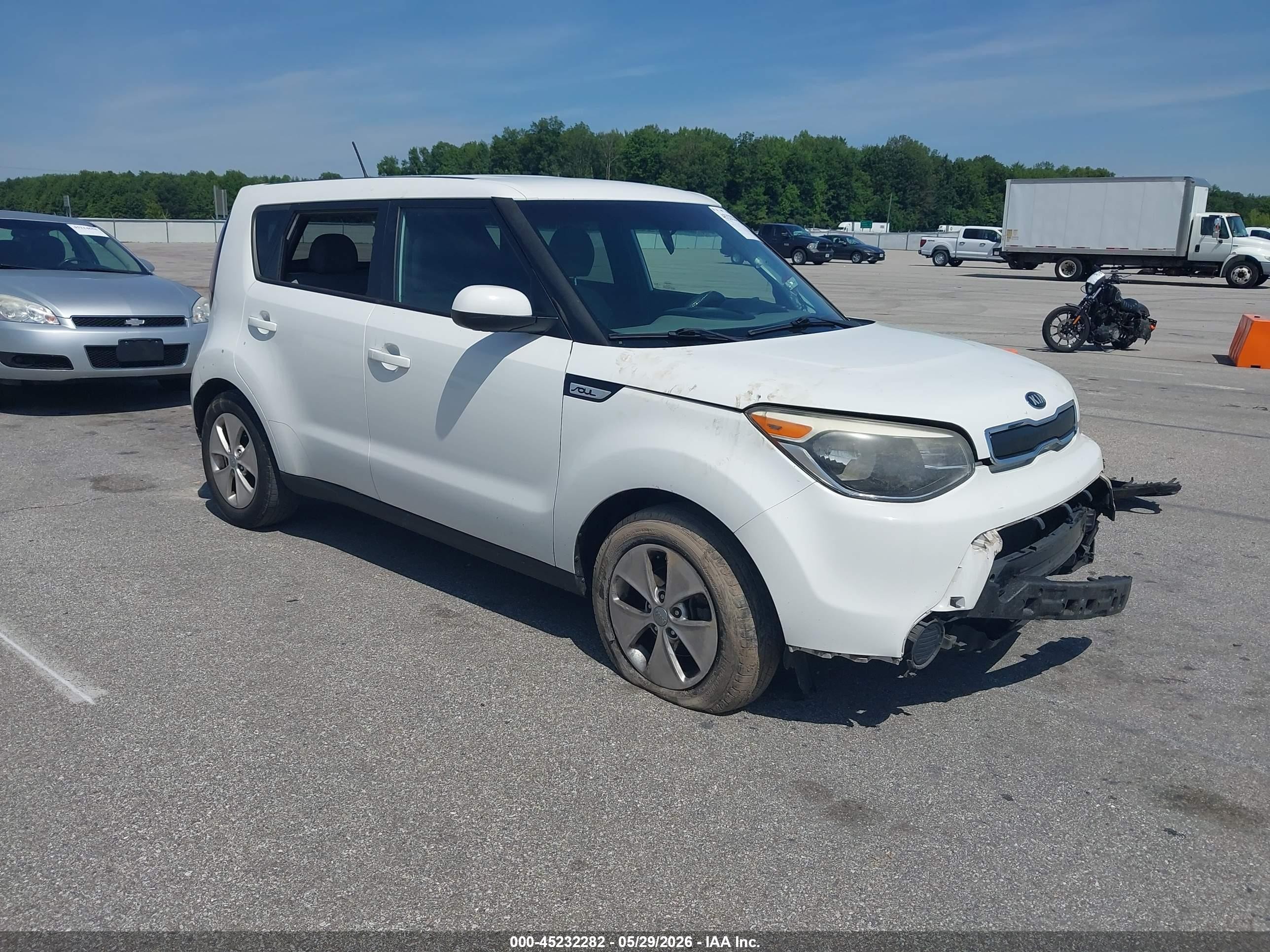 2015 Kia Soul ! White vin: KNDJN2A21F7229241