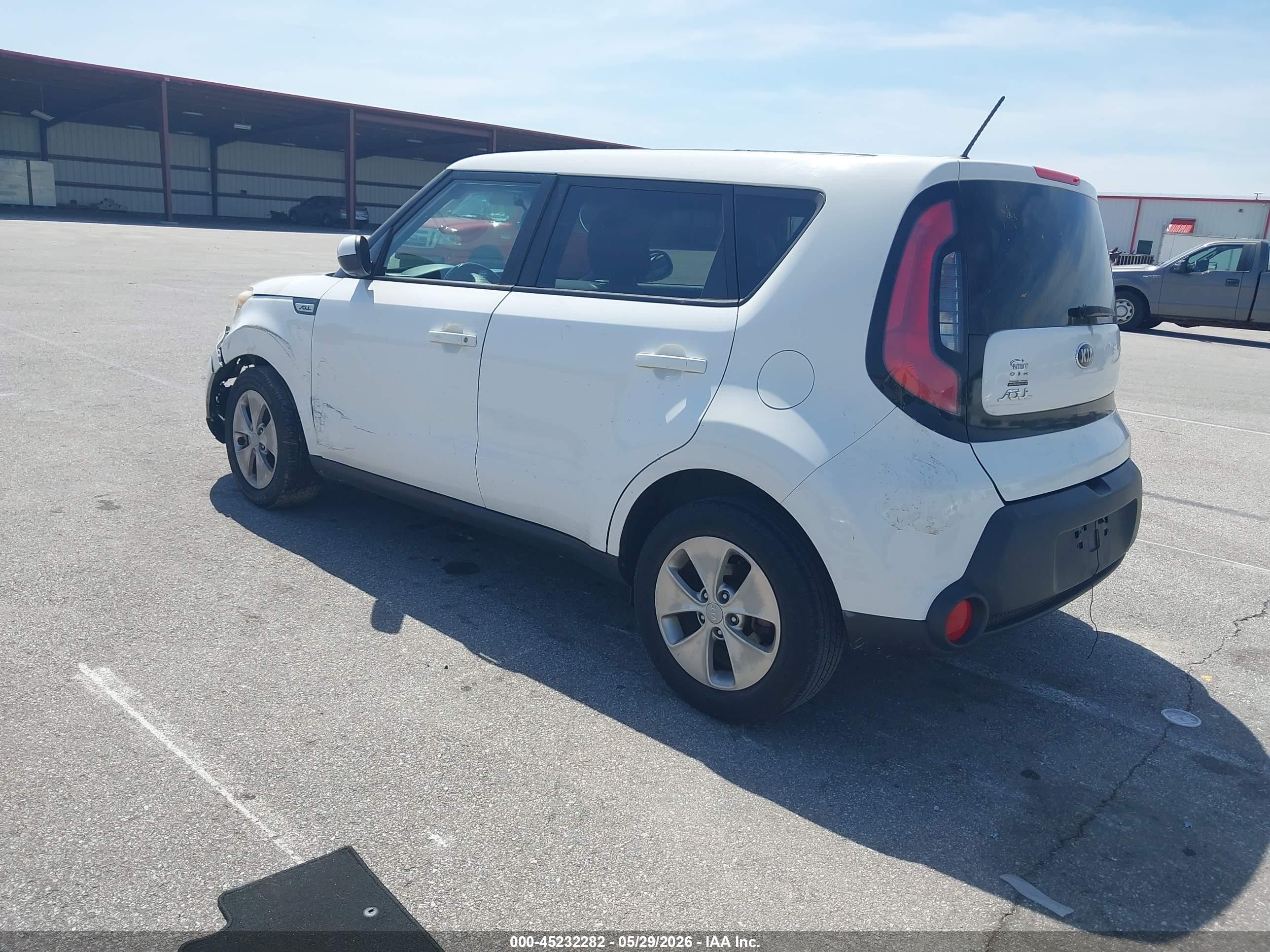 2015 Kia Soul ! White vin: KNDJN2A21F7229241