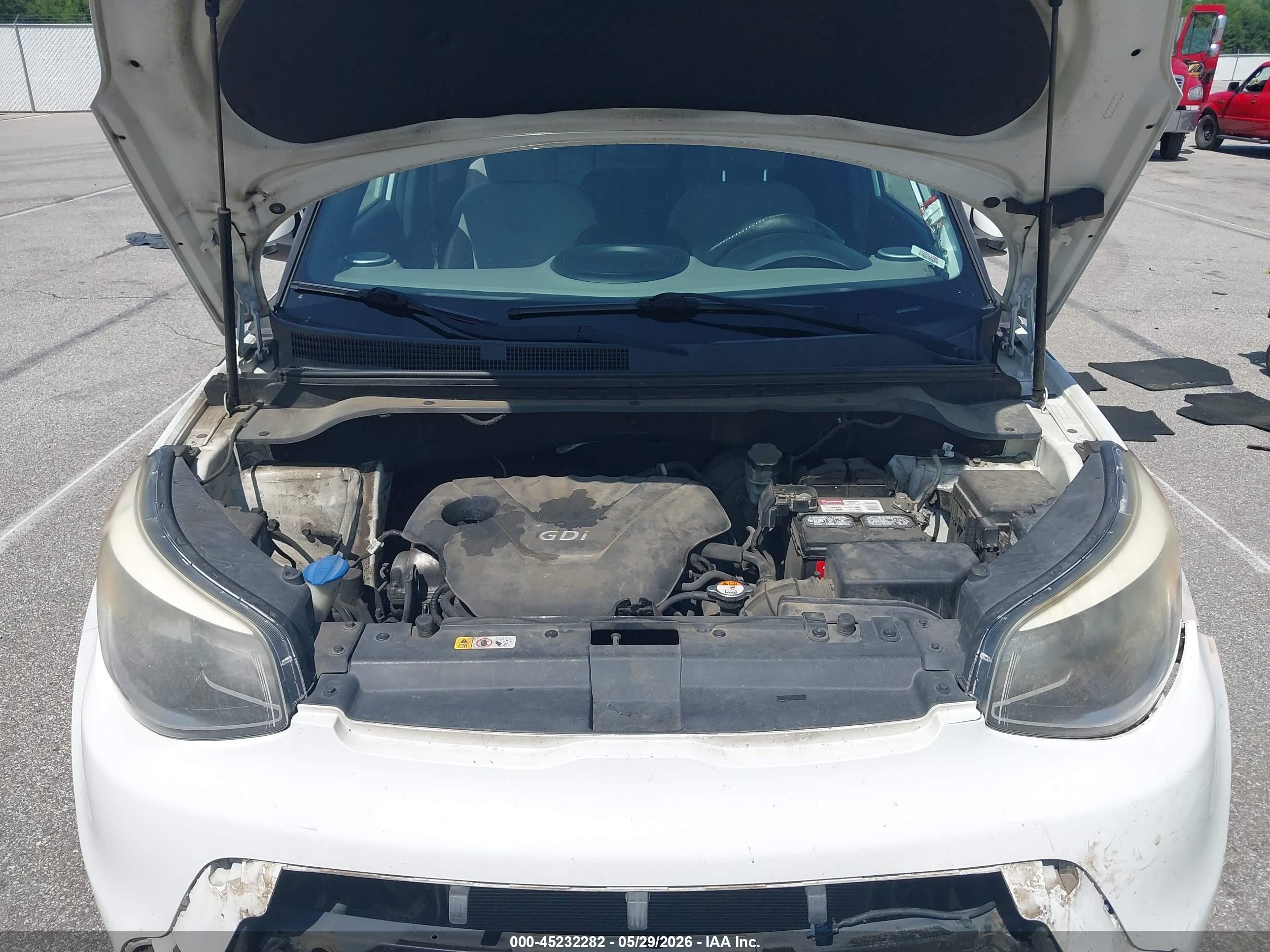 2015 Kia Soul ! White vin: KNDJN2A21F7229241