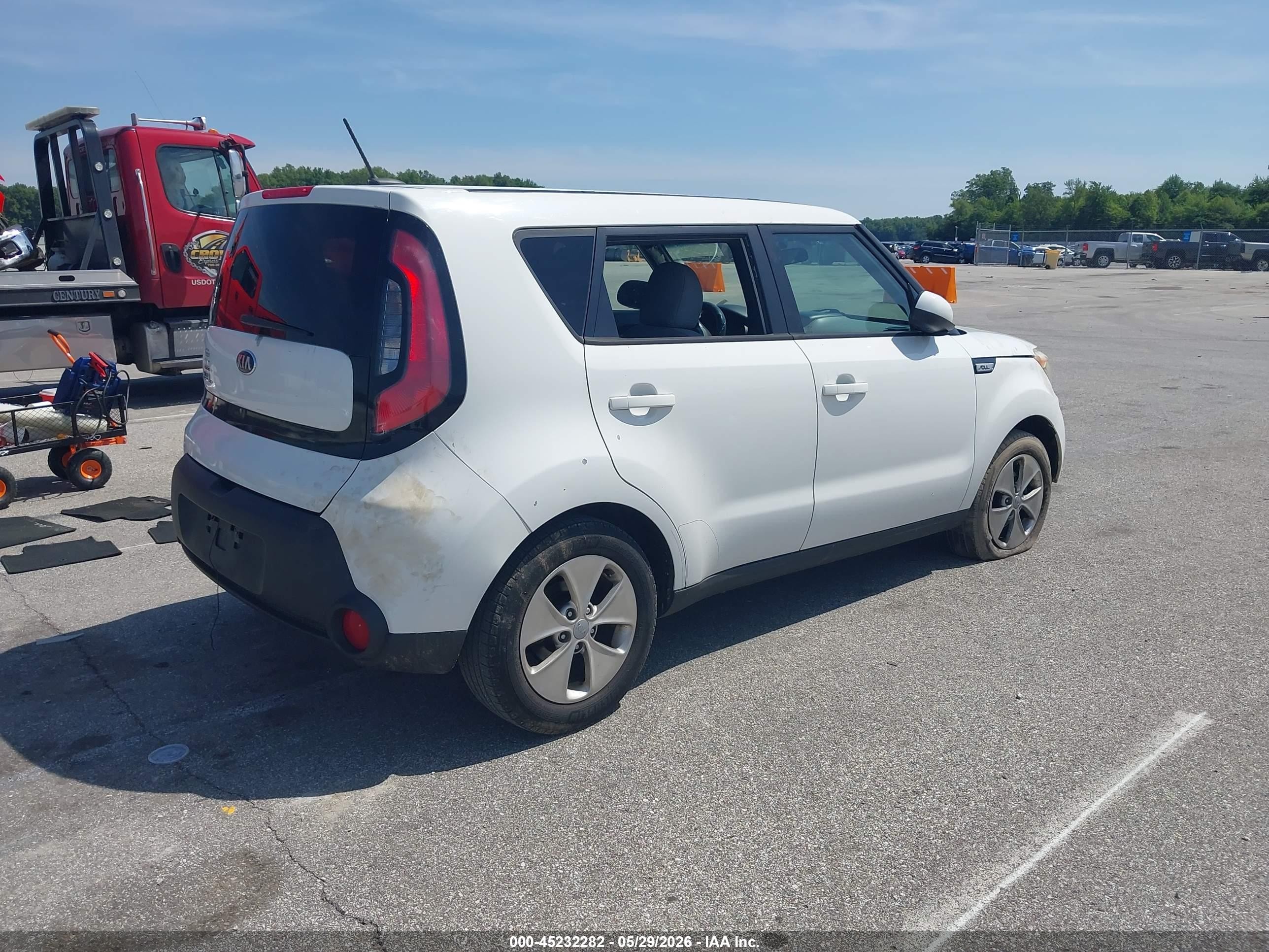 2015 Kia Soul ! White vin: KNDJN2A21F7229241