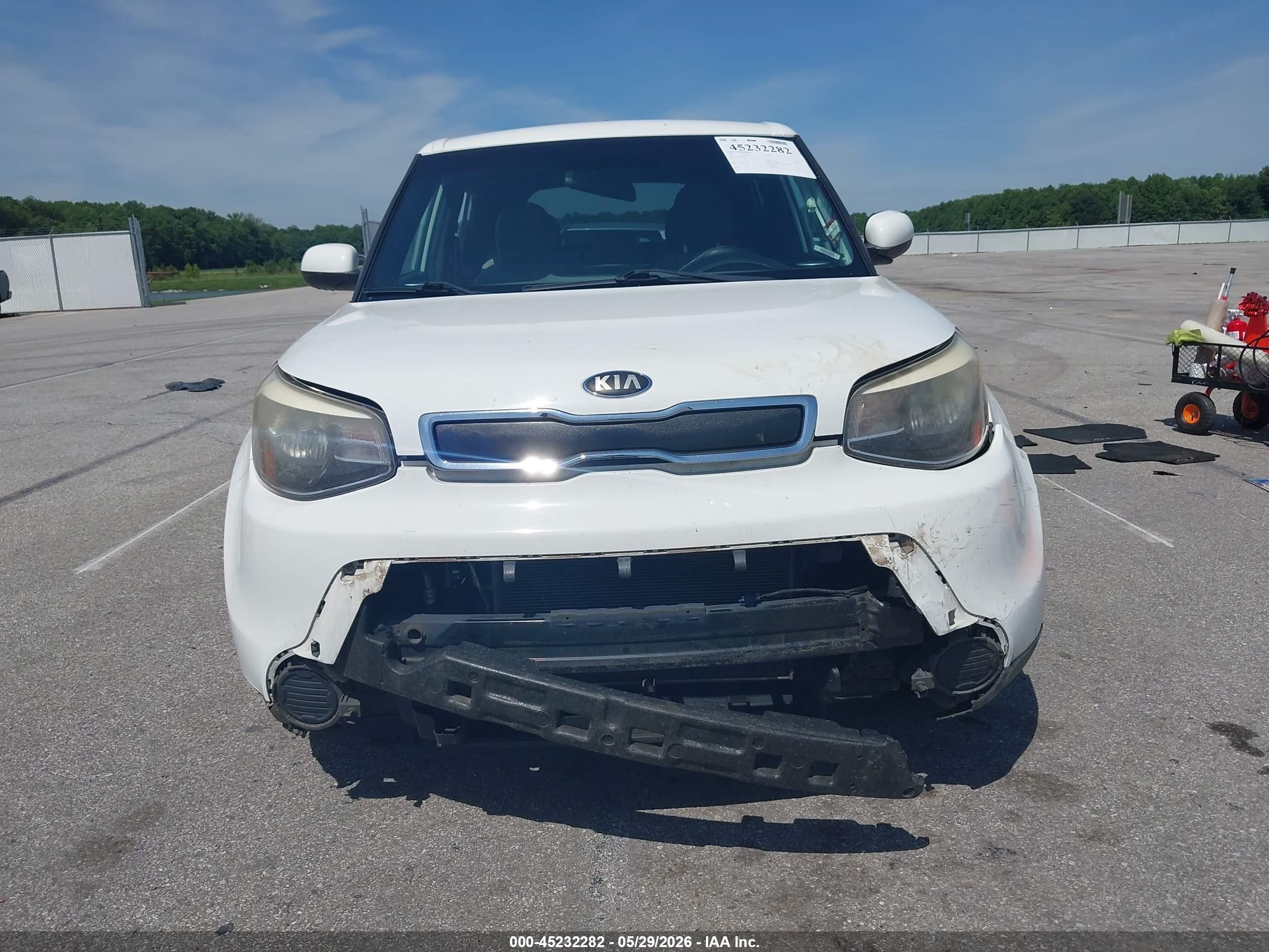 2015 Kia Soul ! White vin: KNDJN2A21F7229241