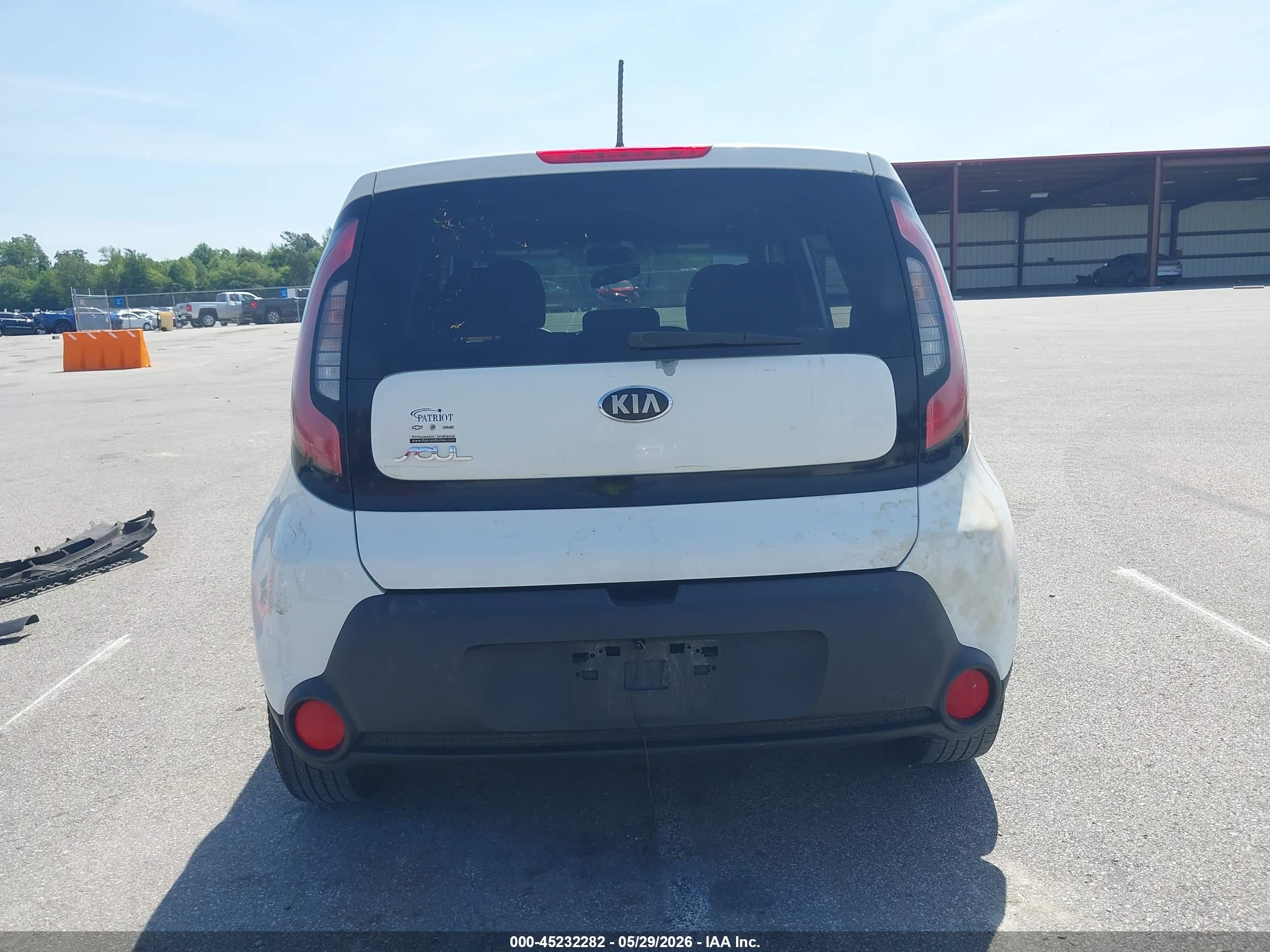 2015 Kia Soul ! White vin: KNDJN2A21F7229241