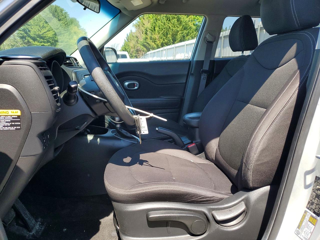 2015 Kia Soul Base Silver vin: KNDJN2A21F7771620
