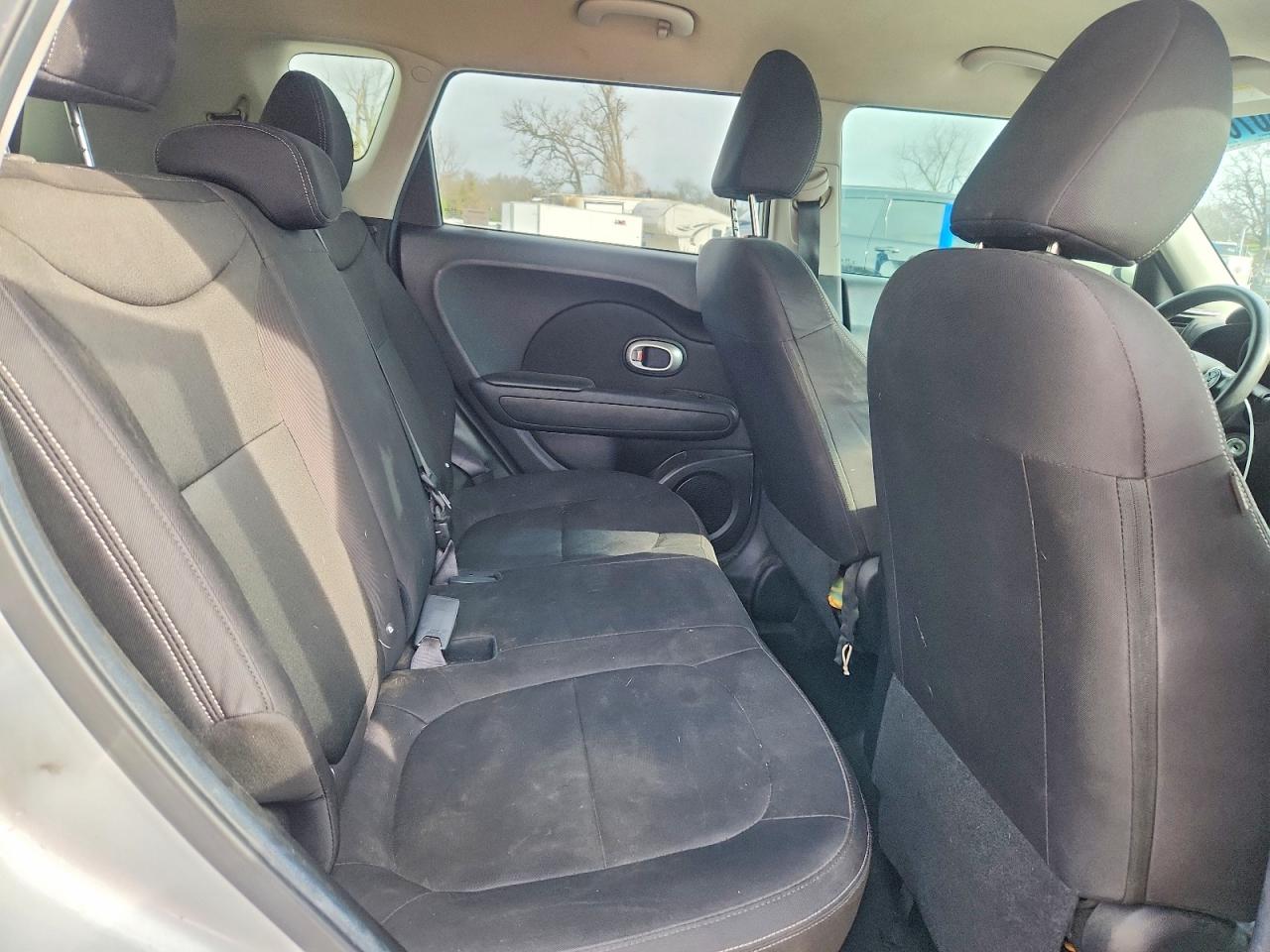 2015 Kia Soul Base Silver vin: KNDJN2A21F7775408