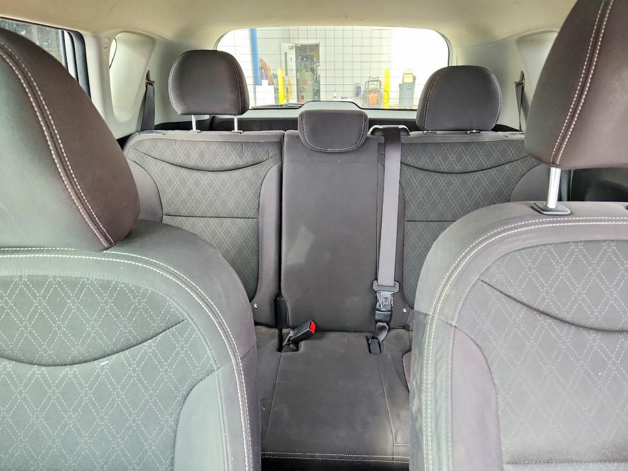 2015 Kia Soul Base Silver vin: KNDJN2A21F7775408