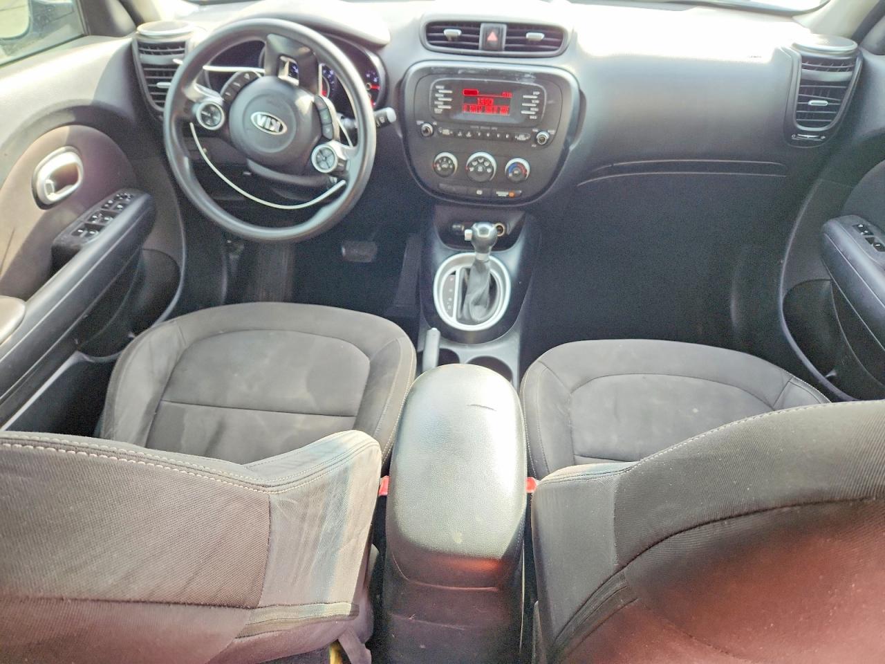 2015 Kia Soul Base Silver vin: KNDJN2A21F7775408