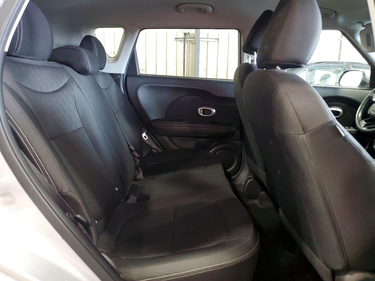 2015 Kia Soul Base Silver vin: KNDJN2A21F7807516