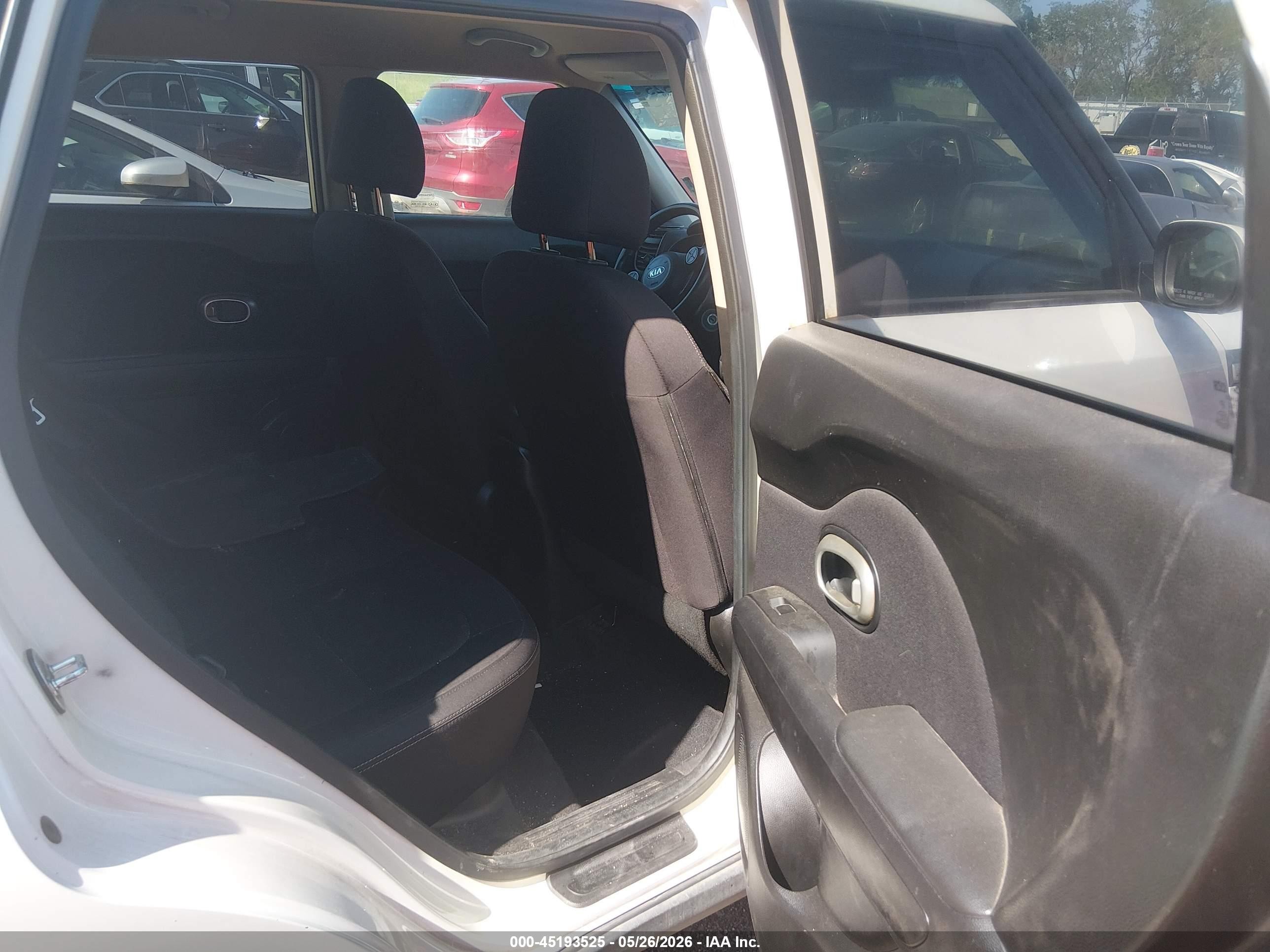 2017 Kia Soul   White vin: KNDJN2A21H7438546