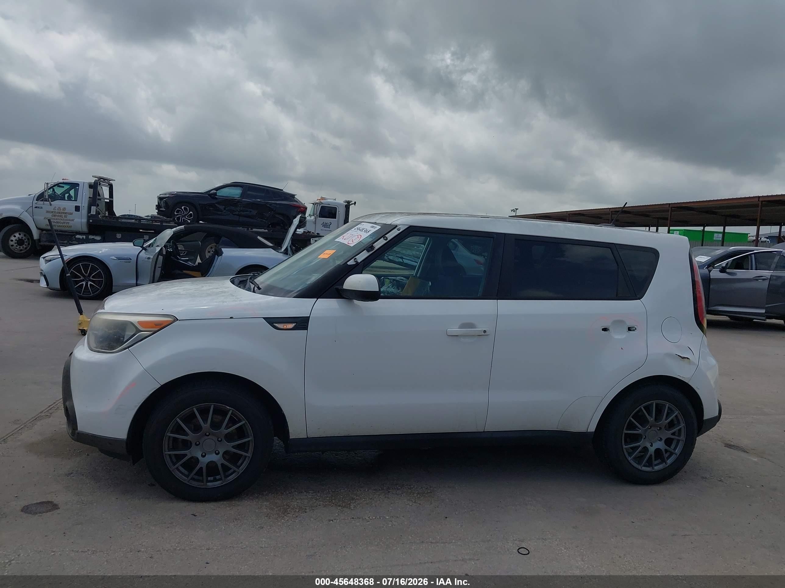 2014 Kia Soul   White vin: KNDJN2A22E7021187