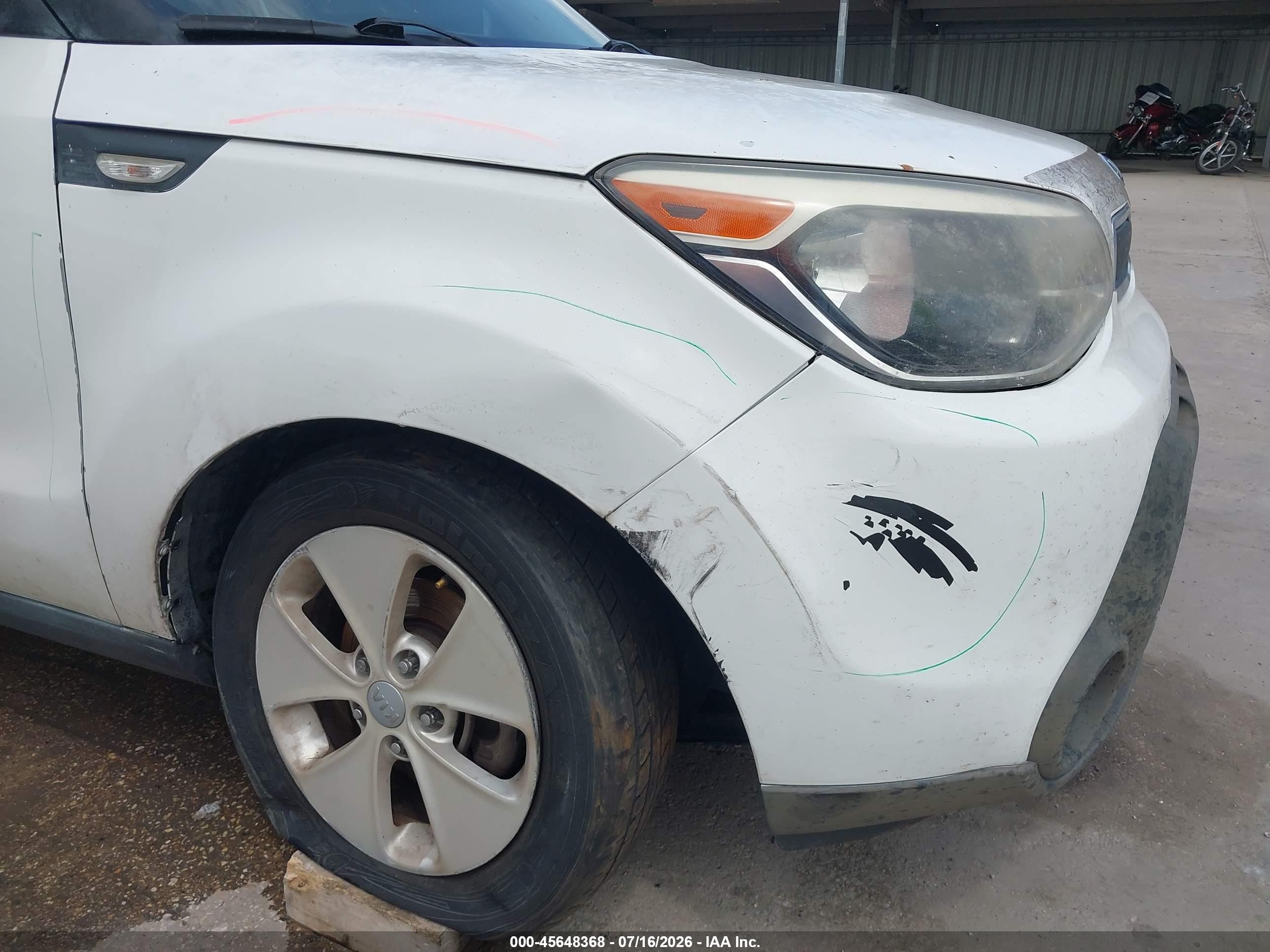 2014 Kia Soul   White vin: KNDJN2A22E7021187