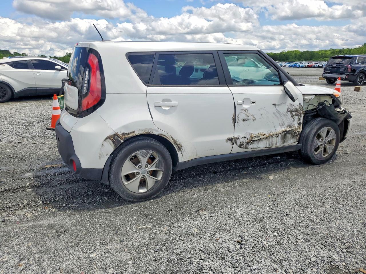 2015 Kia Soul White vin: KNDJN2A22F7130380