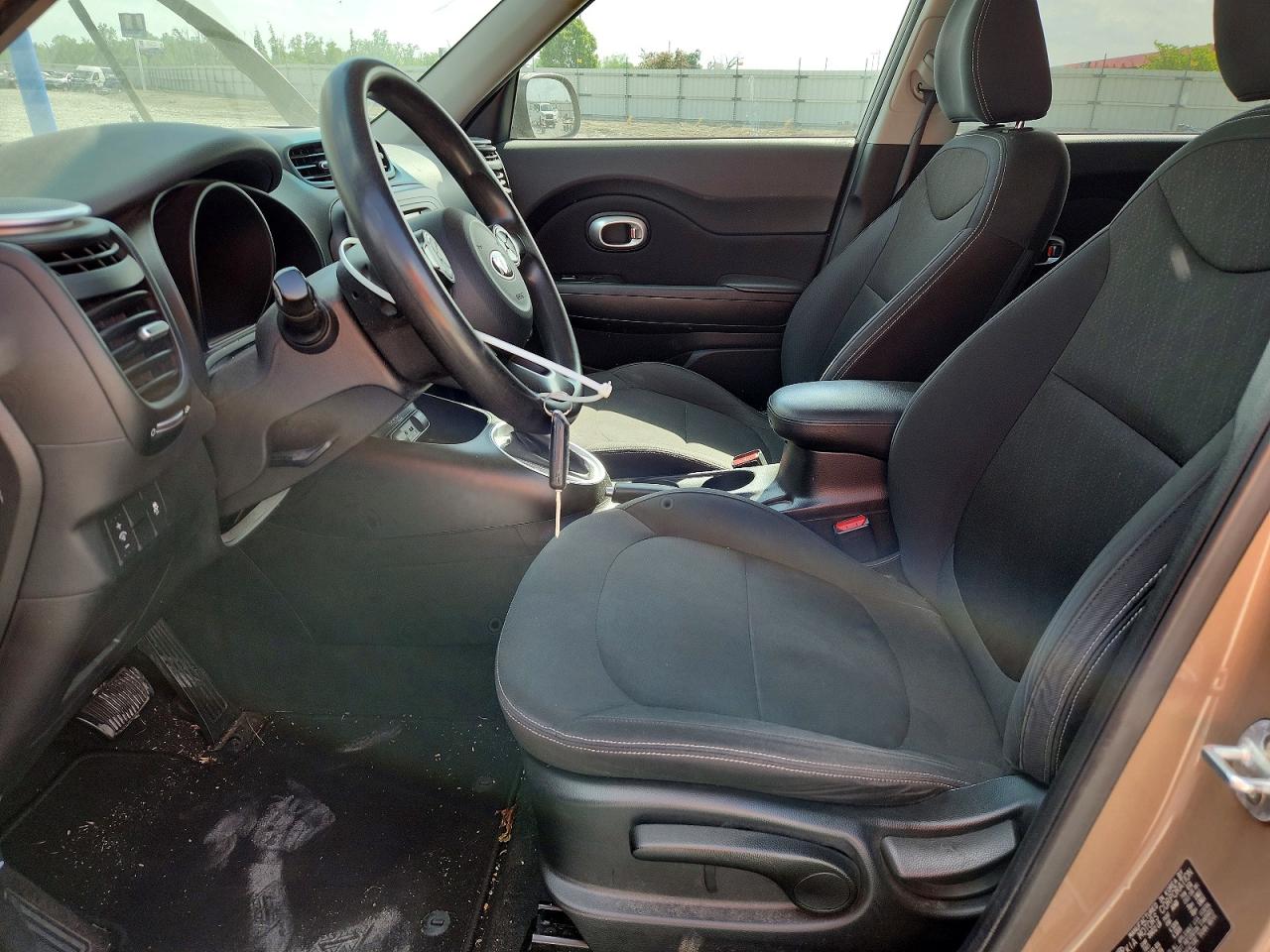 2015 Kia Soul Base Tan vin: KNDJN2A22F7142755