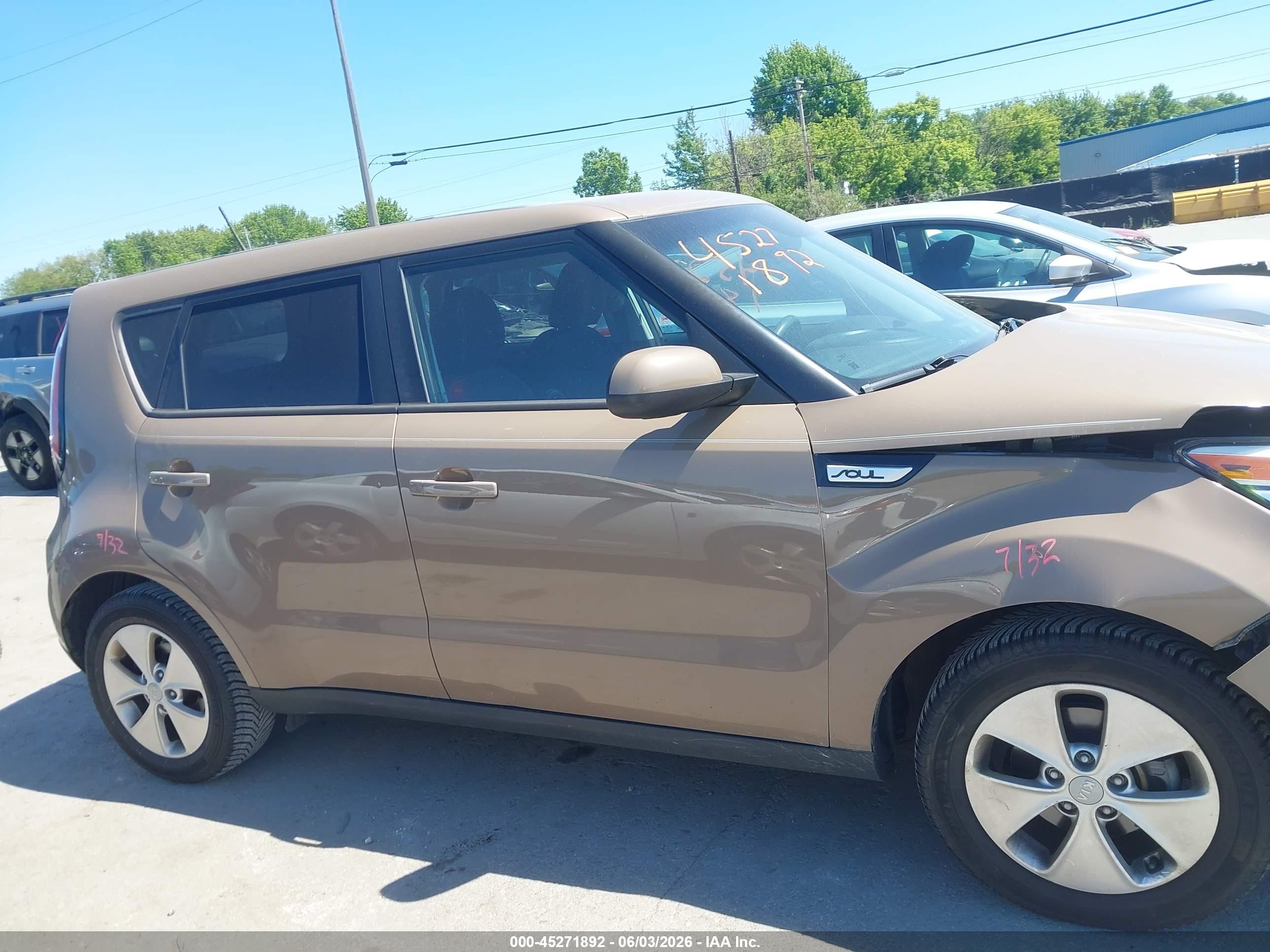 2015 Kia Soul   Brown vin: KNDJN2A22F7143386