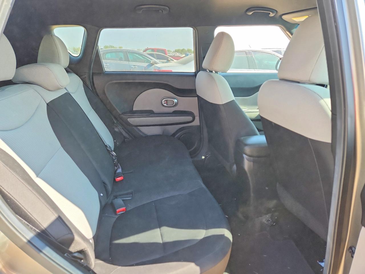 2015 Kia Soul Base Gray vin: KNDJN2A22F7145834