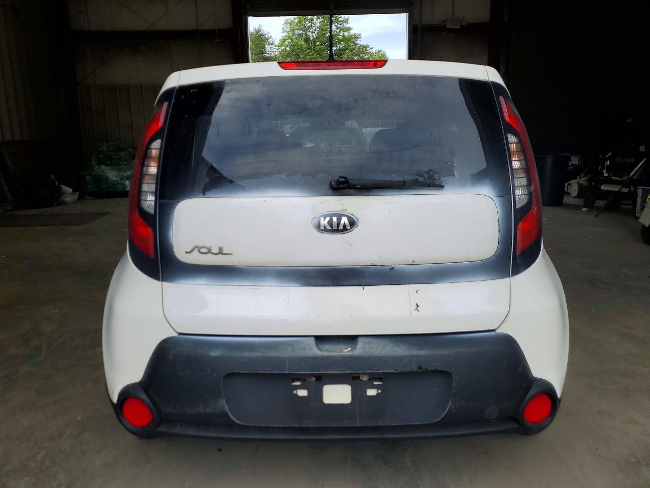2015 Kia Soul Base White vin: KNDJN2A22F7146854