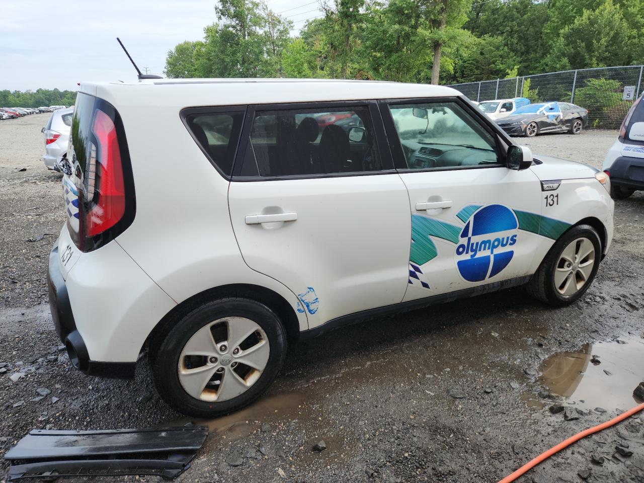 2015 Kia Soul Base White vin: KNDJN2A22F7146854 Damage: Right Qtr Panel, Dent(S) W/ Paint Dmg, 5 To 6 Inches