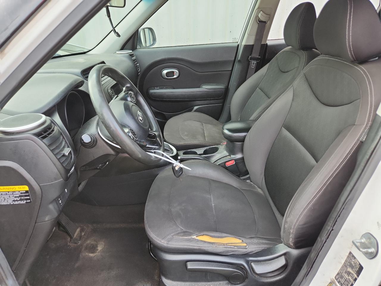 2015 Kia Soul Base White vin: KNDJN2A22F7146854 Damage: Left Front Seat Cushion, Torn, > 12 Inches