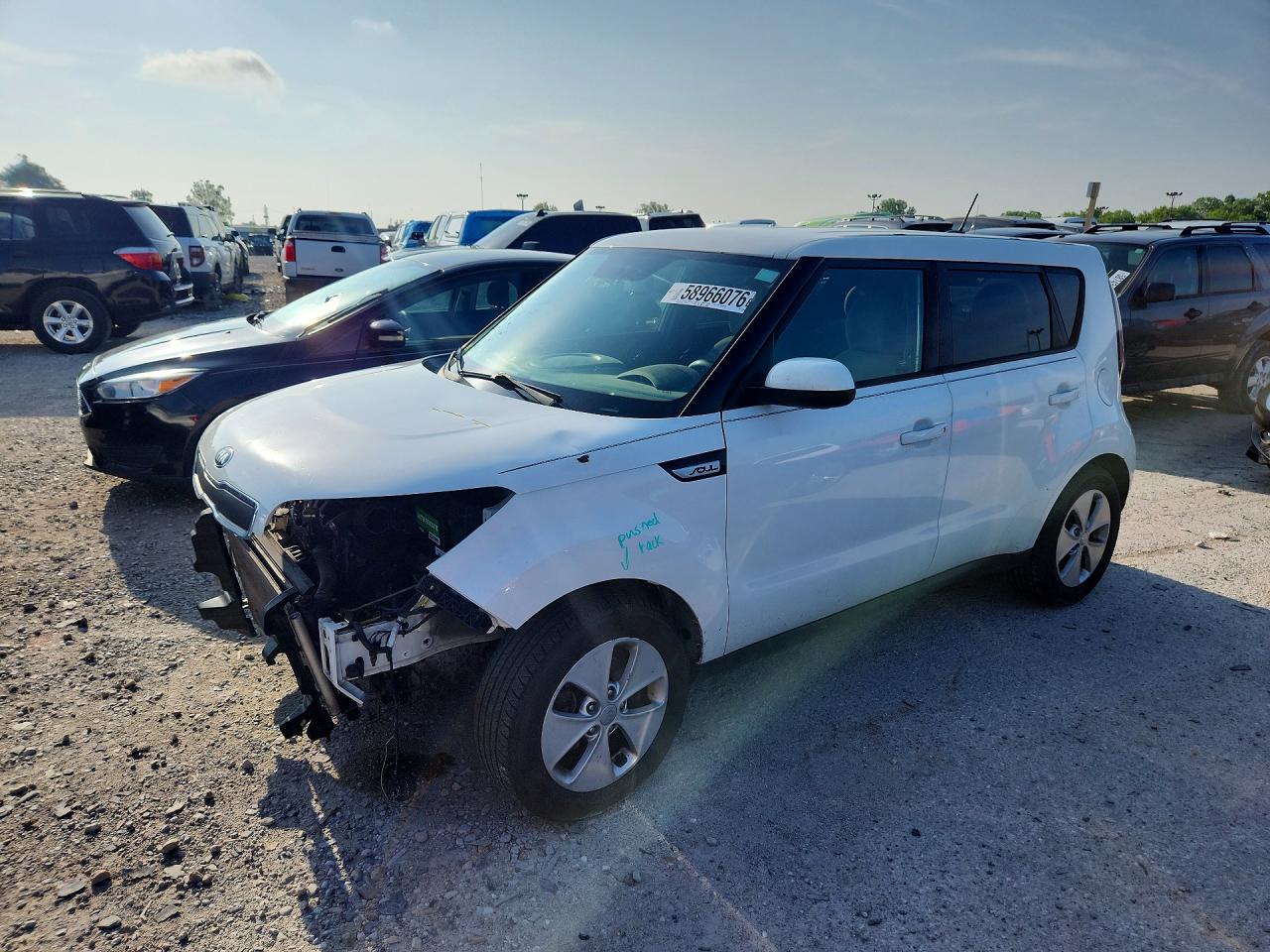 2015 Kia Soul Base White vin: KNDJN2A22F7173357