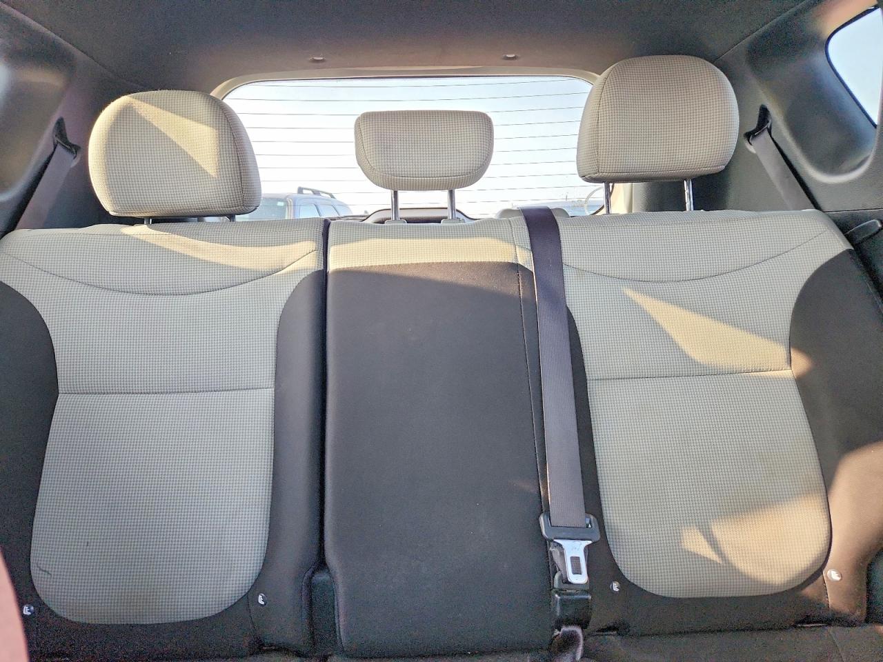 2015 Kia Soul Base Белый vin: KNDJN2A22F7173357