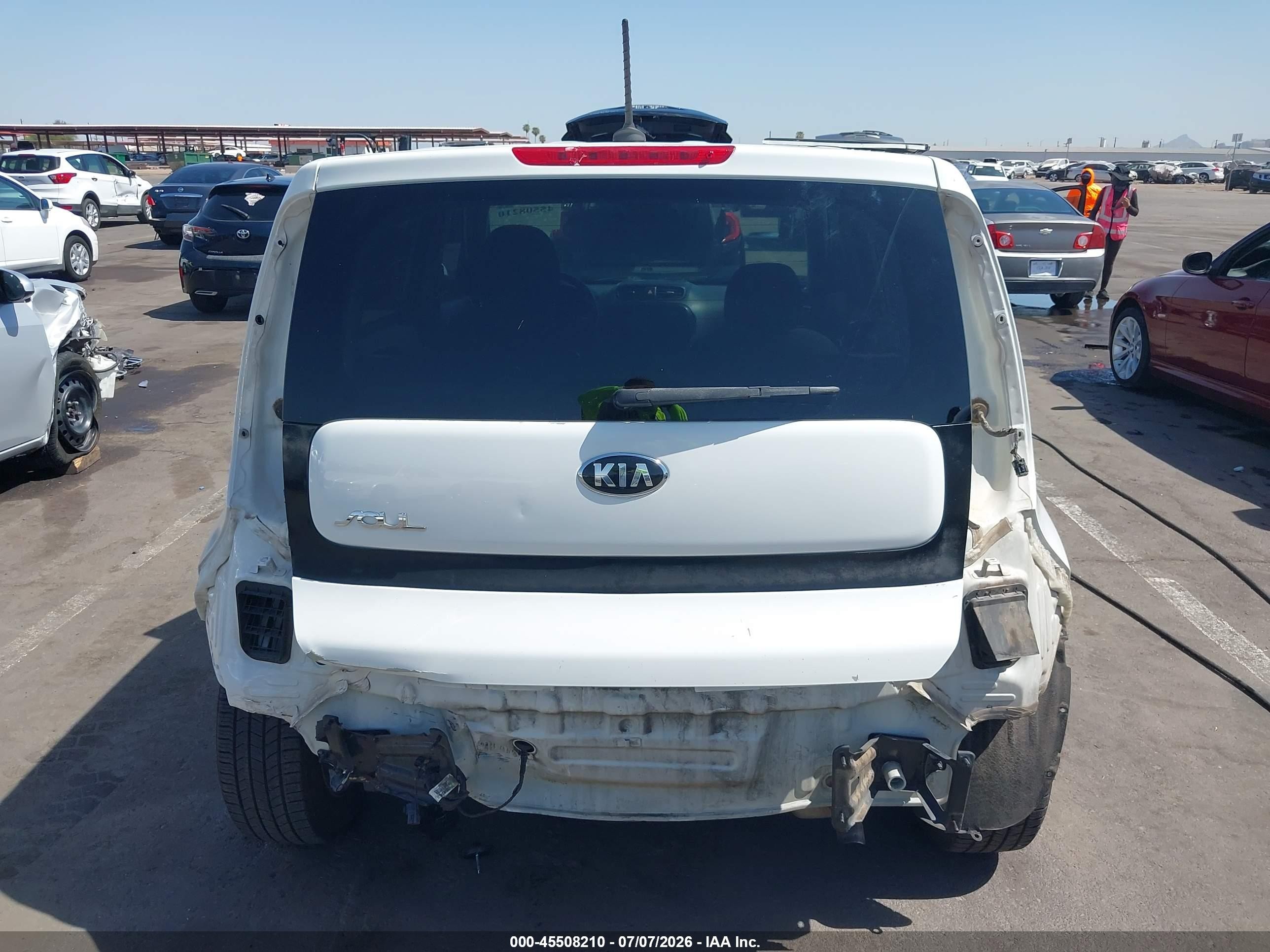 2015 Kia Soul   White vin: KNDJN2A22F7188781