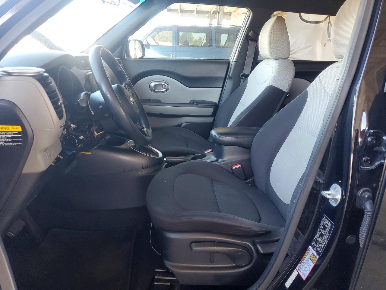 2015 Kia Soul Base Черный vin: KNDJN2A22F7219625