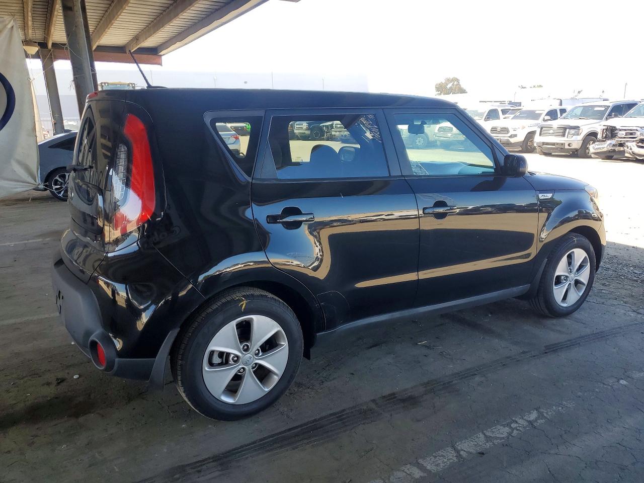 2015 Kia Soul Base Черный vin: KNDJN2A22F7219625
