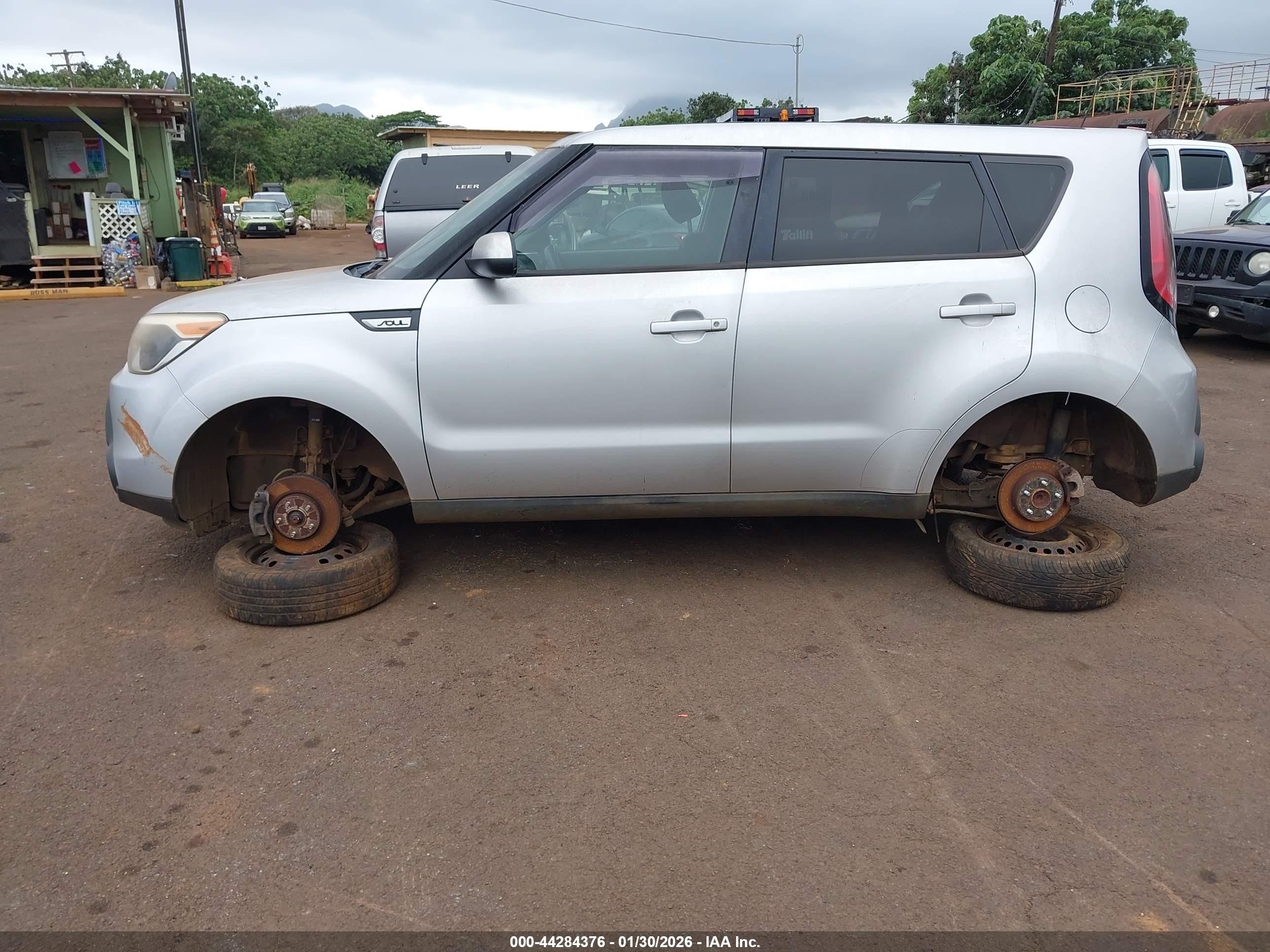 2015 Kia Soul   Серебряный vin: KNDJN2A22F7765034
