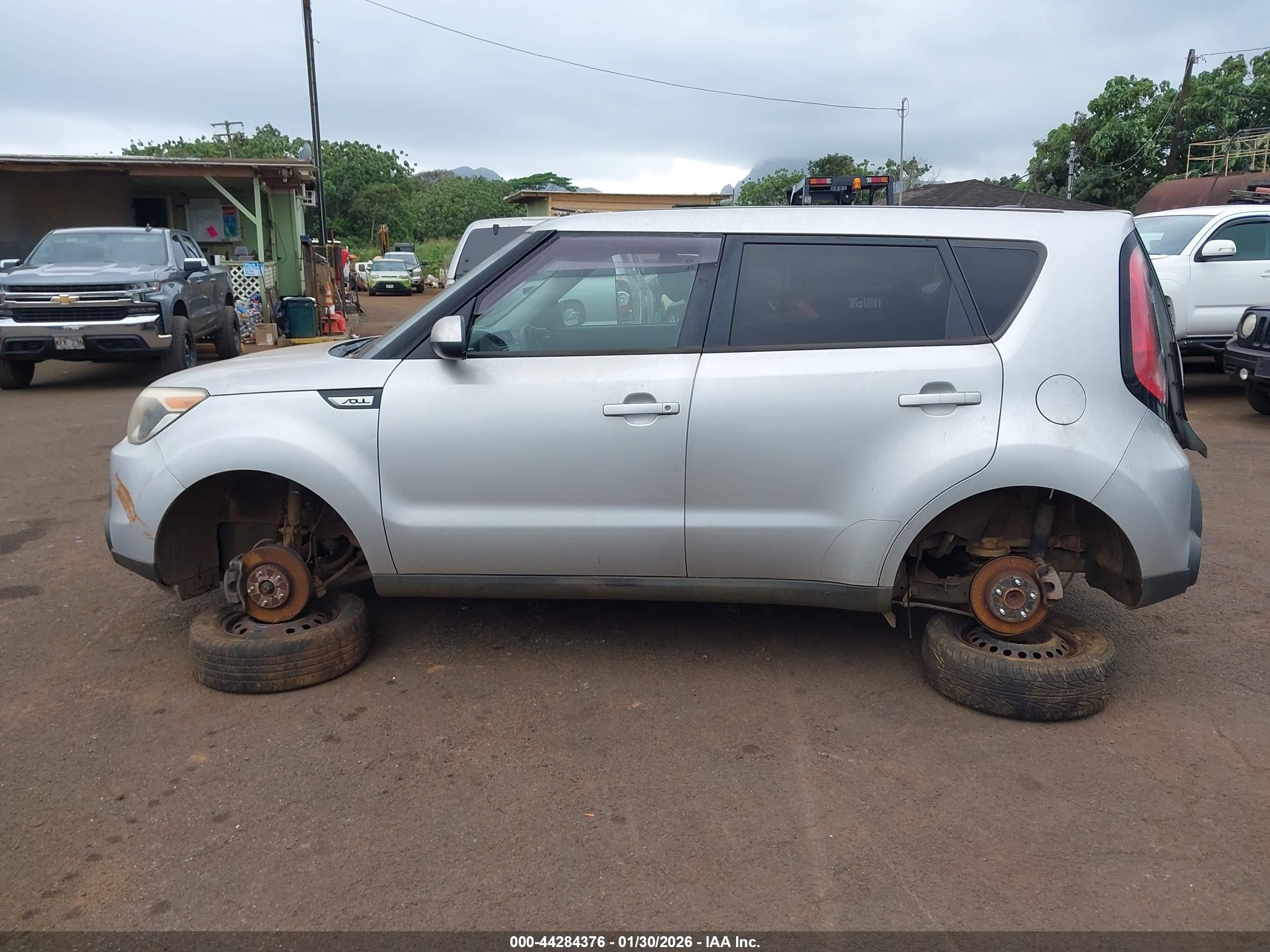 2015 Kia Soul   Серебряный vin: KNDJN2A22F7765034