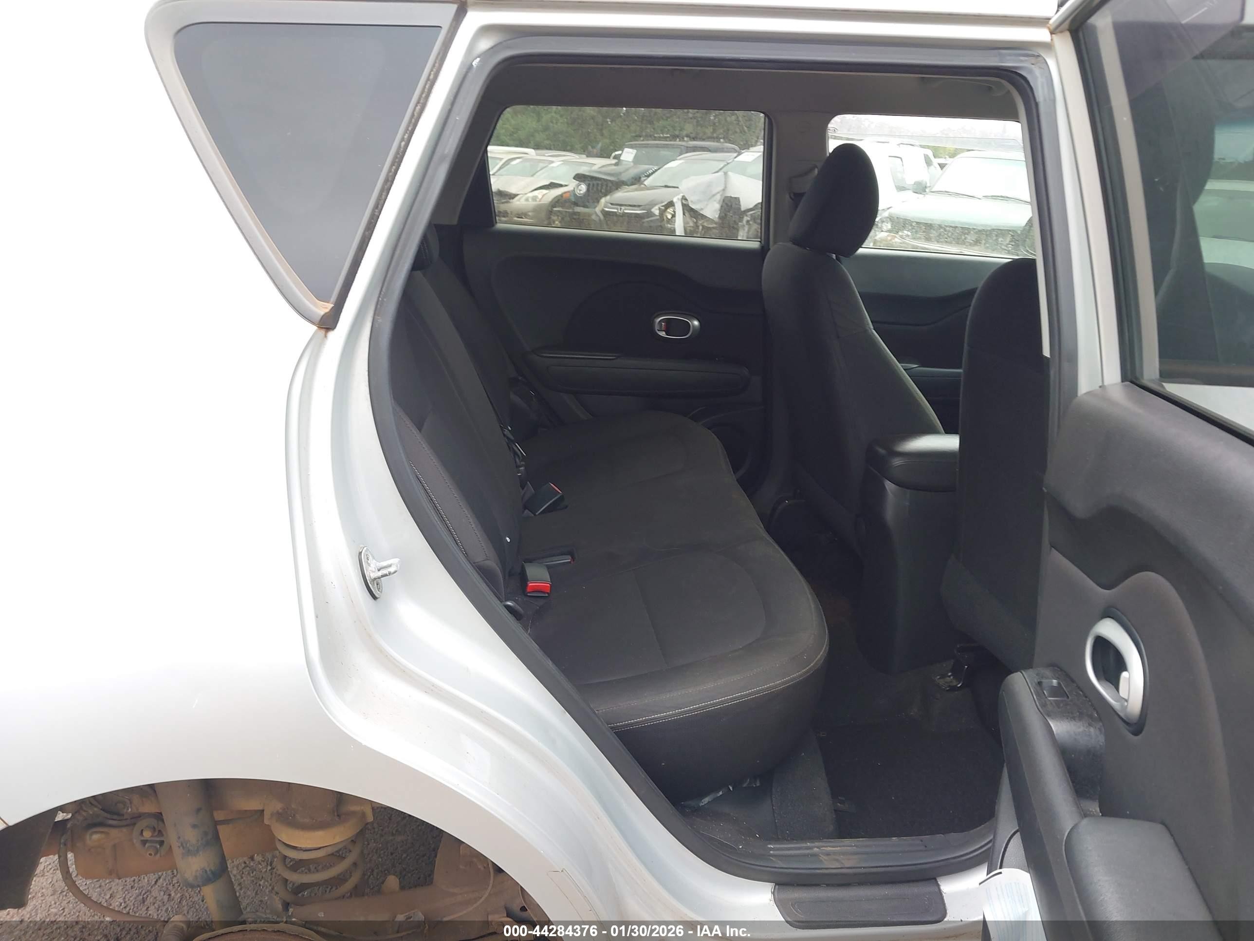 2015 Kia Soul   Серебряный vin: KNDJN2A22F7765034