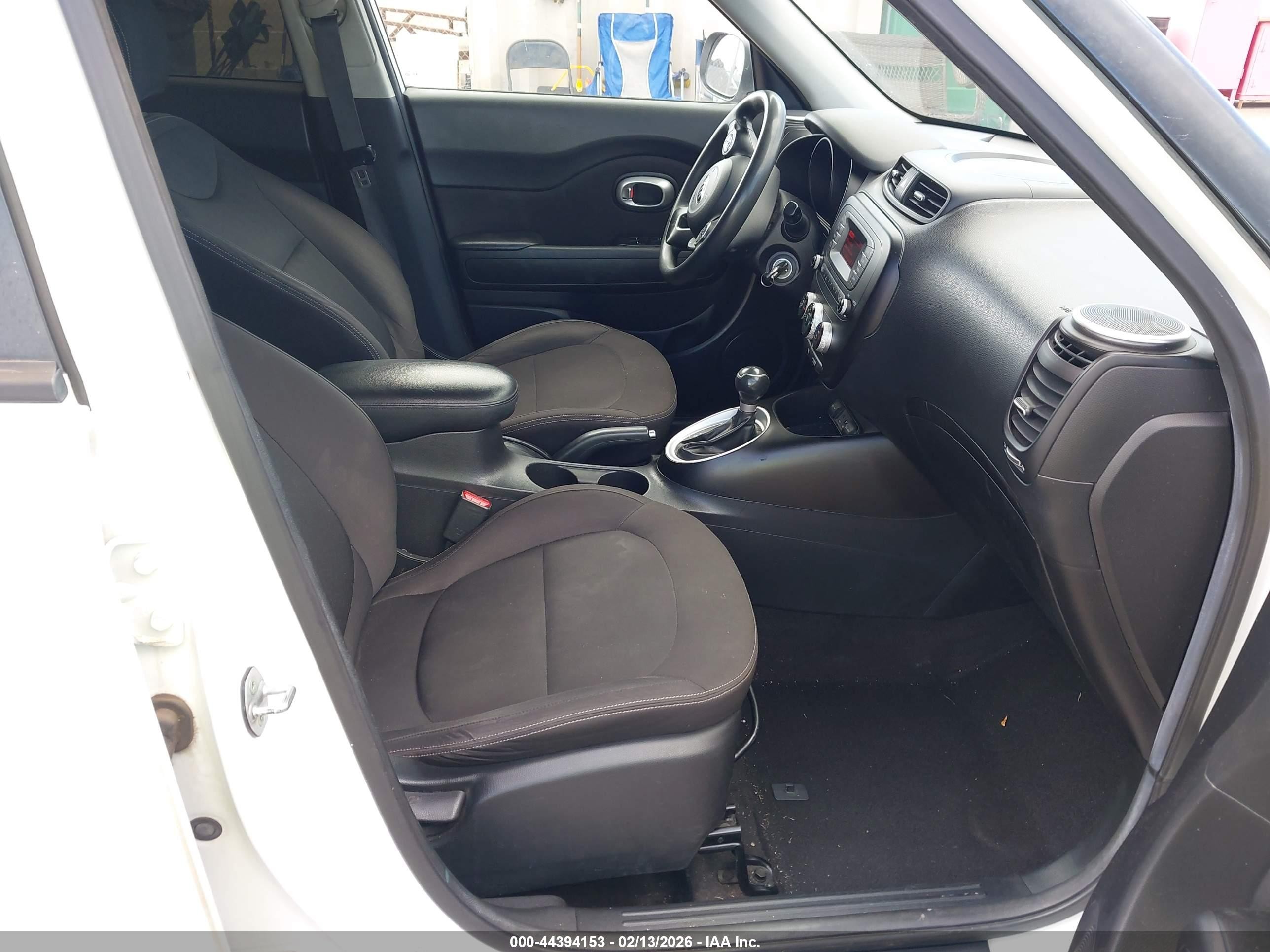 2015 Kia Soul   White vin: KNDJN2A22F7794159