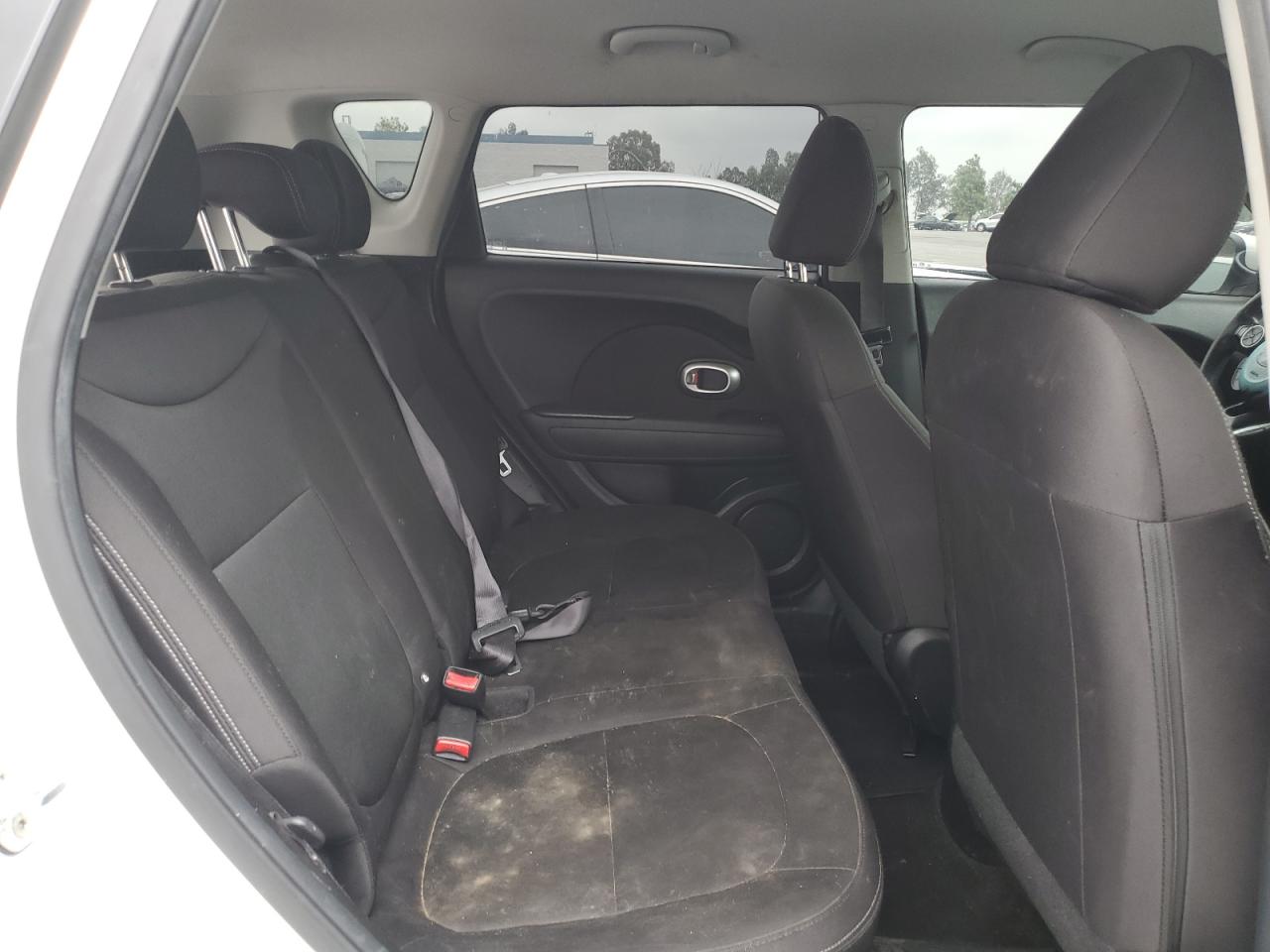2015 Kia Soul Белый vin: KNDJN2A22F7800283