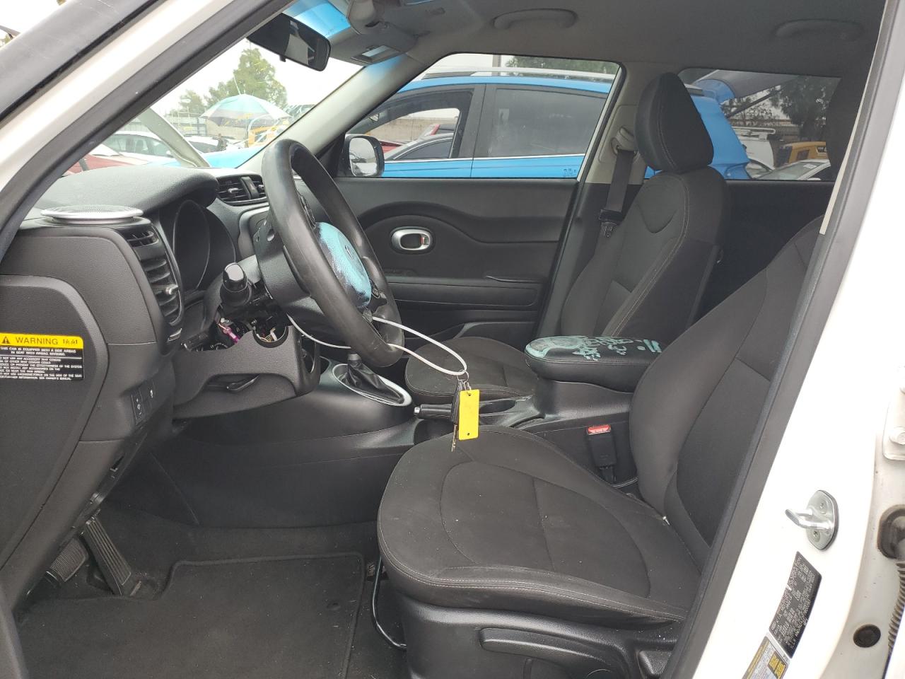 2015 Kia Soul Белый vin: KNDJN2A22F7800283