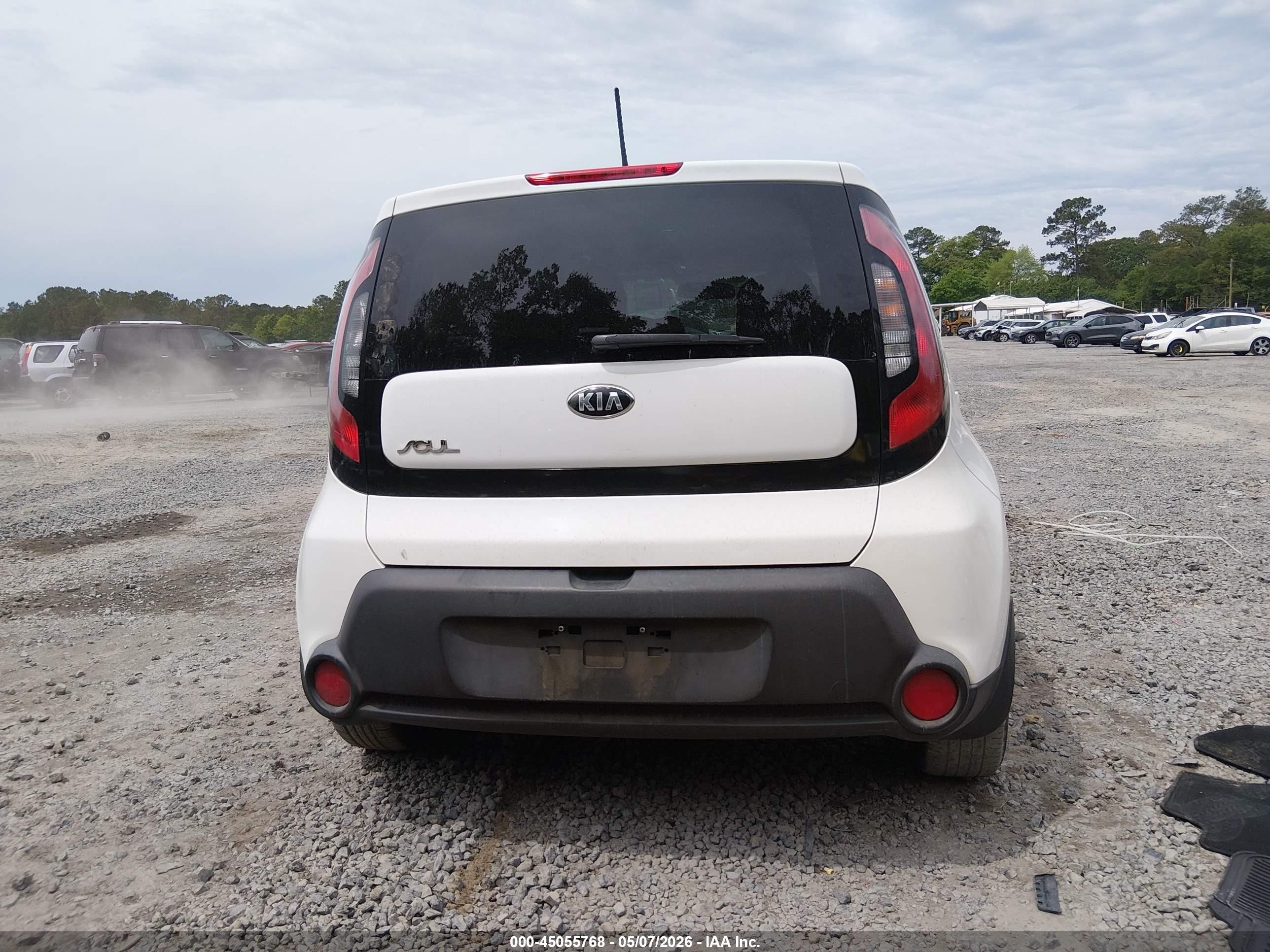 2014 Kia Soul   White vin: KNDJN2A23E7100013