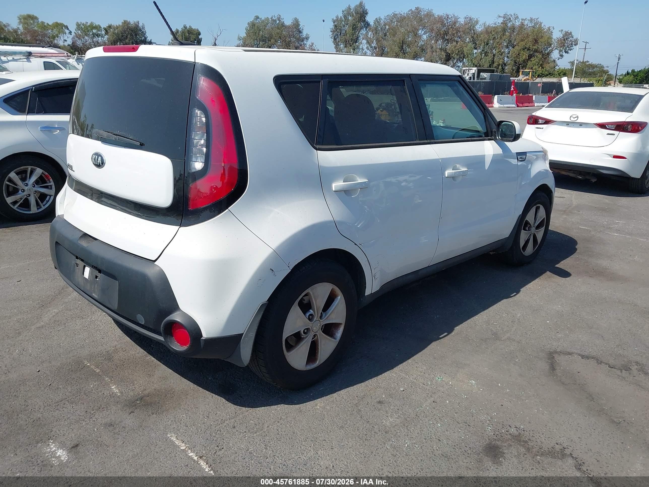2015 Kia Soul   White vin: KNDJN2A23F7122580