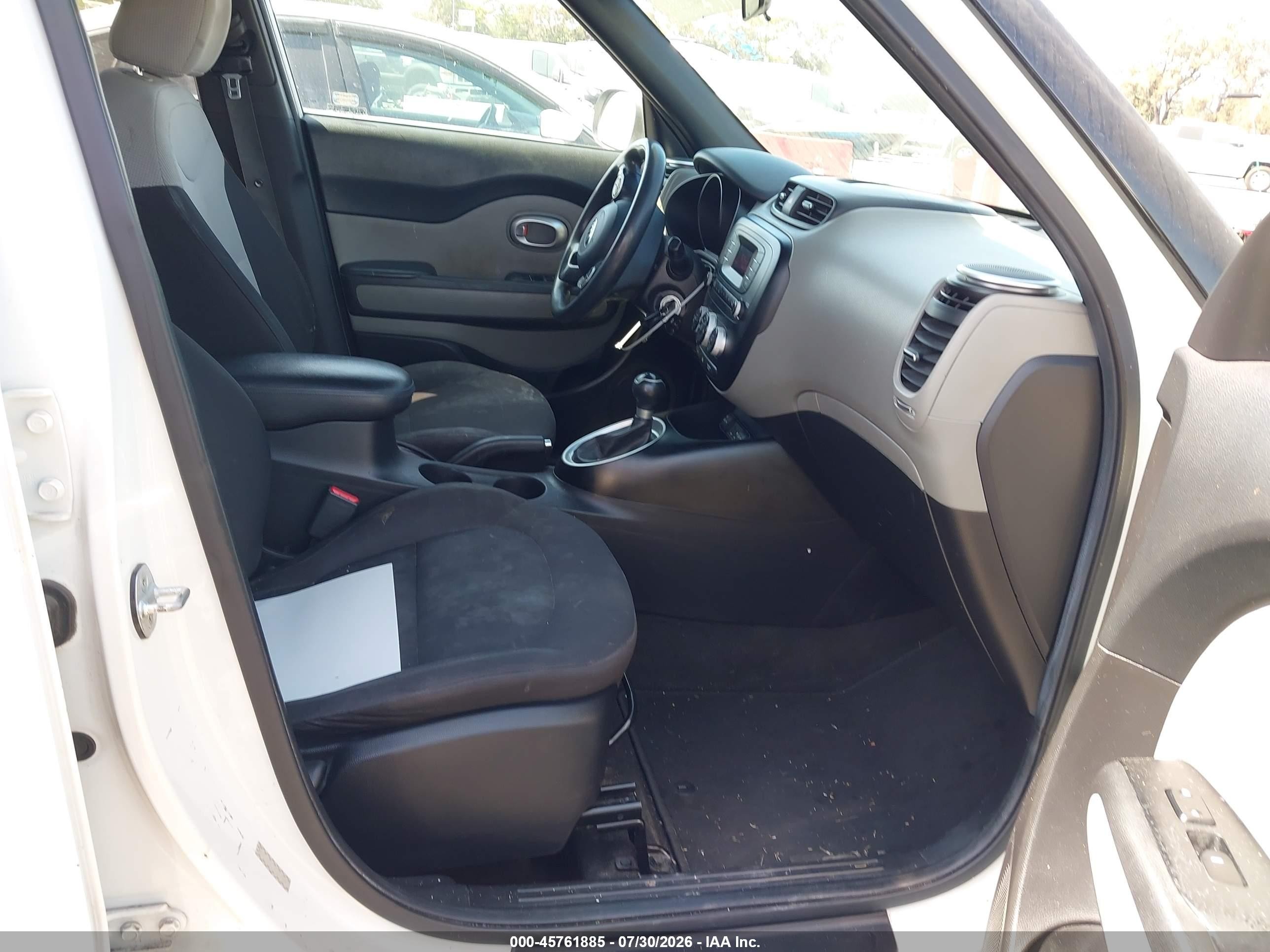 2015 Kia Soul   White vin: KNDJN2A23F7122580