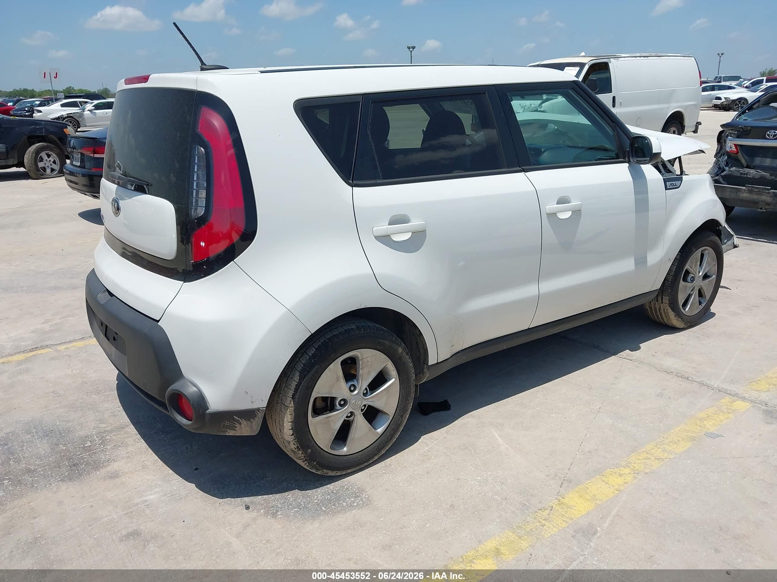 2015 Kia Soul   Белый vin: KNDJN2A23F7153361
