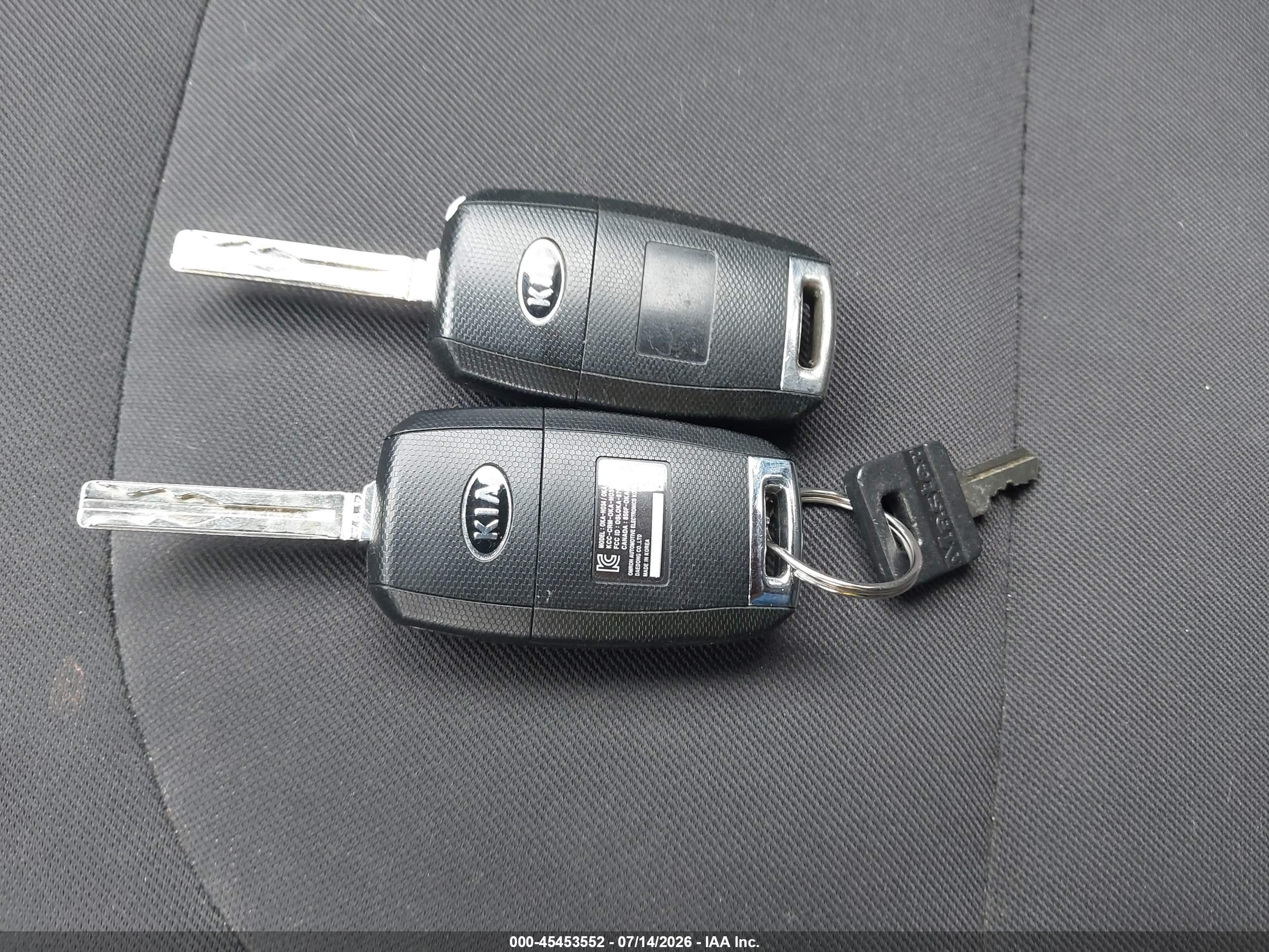 2015 Kia Soul   Белый vin: KNDJN2A23F7153361