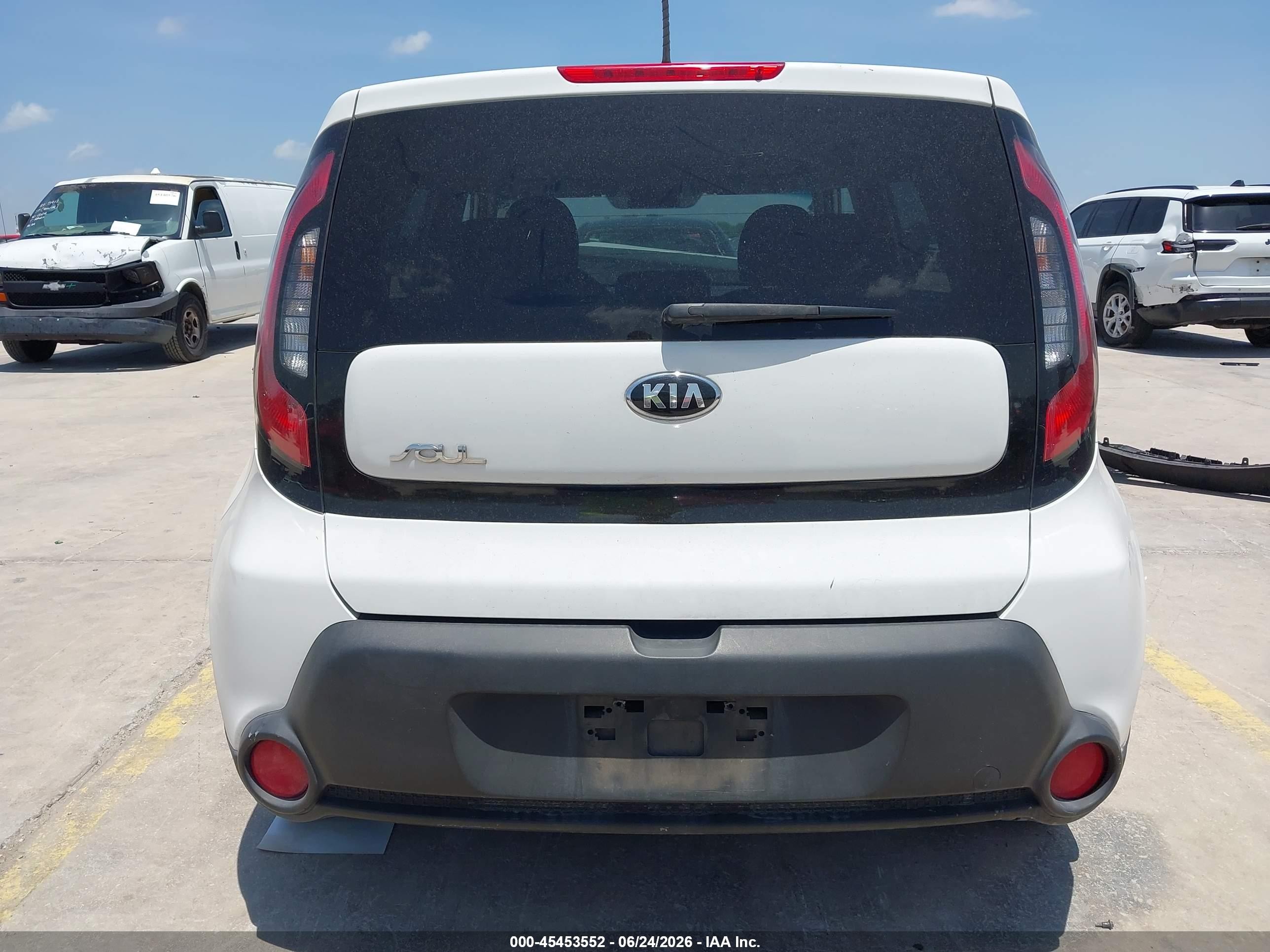 2015 Kia Soul   Белый vin: KNDJN2A23F7153361