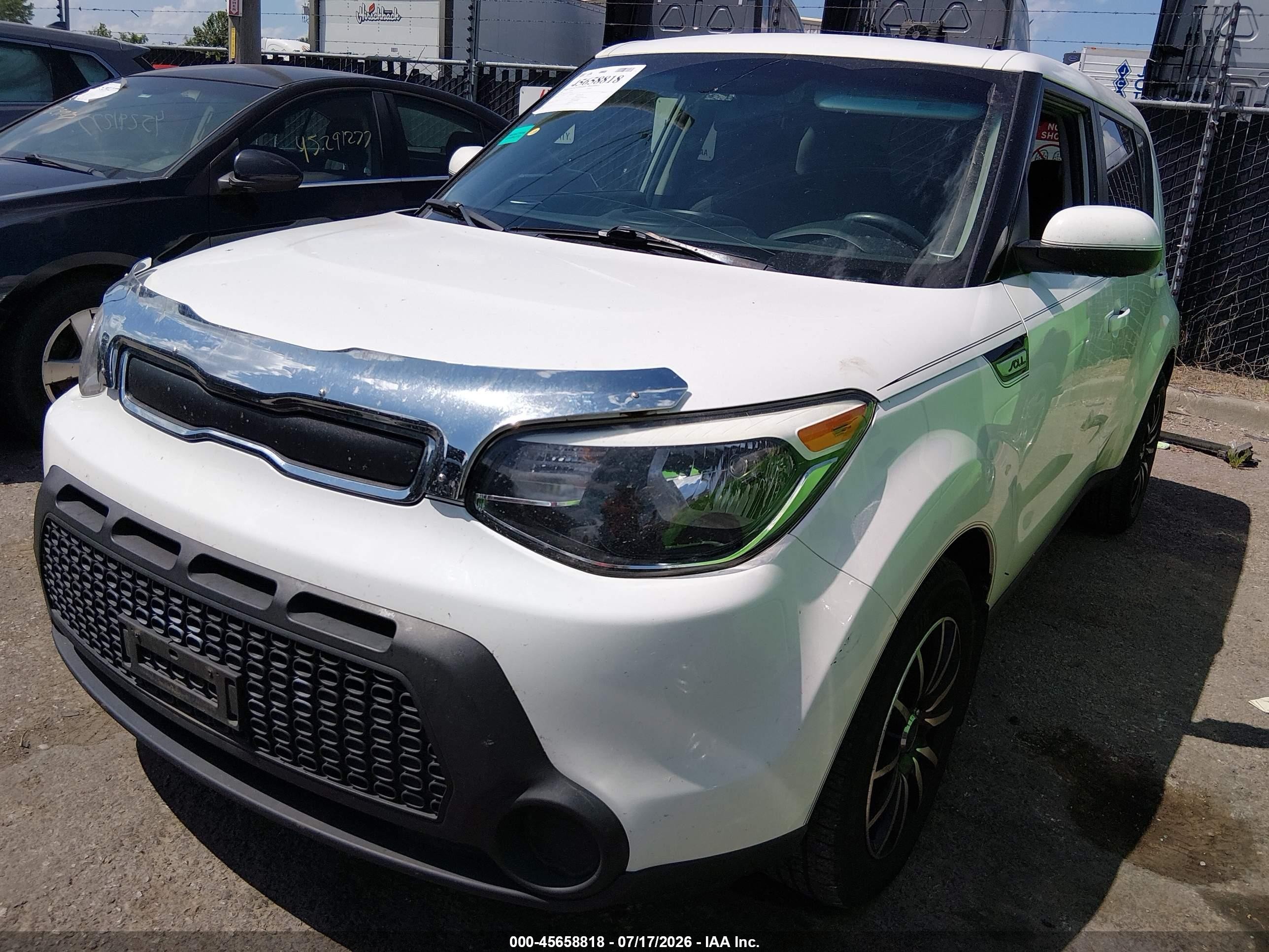 2015 Kia Soul   White vin: KNDJN2A23F7172394