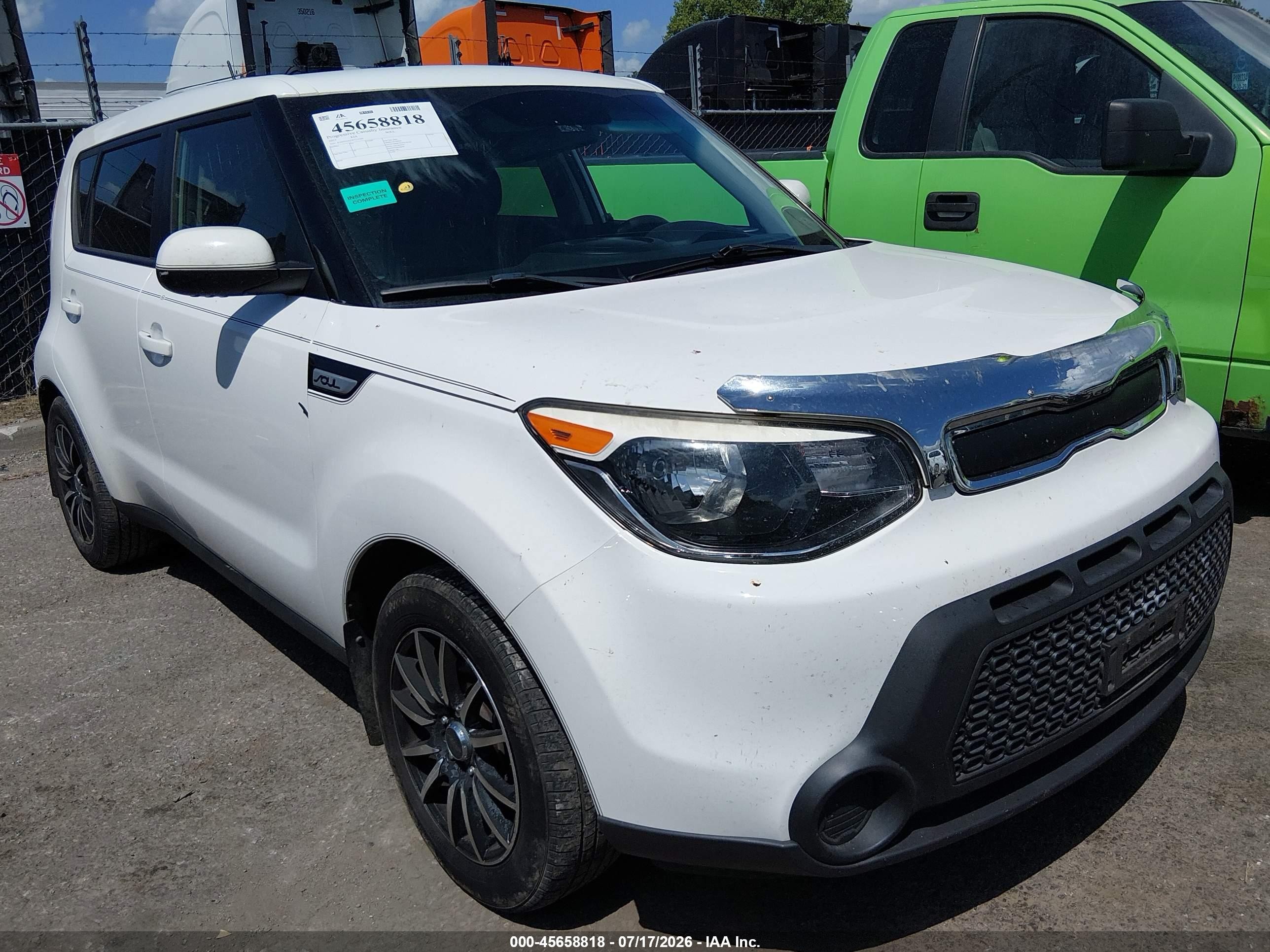 2015 Kia Soul   White vin: KNDJN2A23F7172394