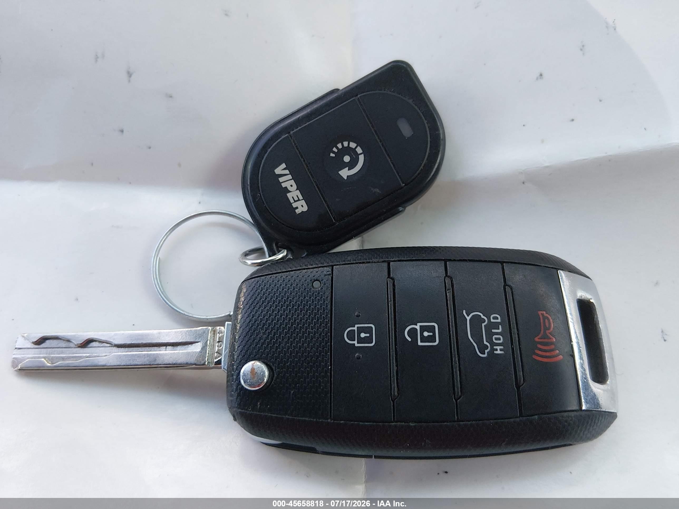 2015 Kia Soul   White vin: KNDJN2A23F7172394